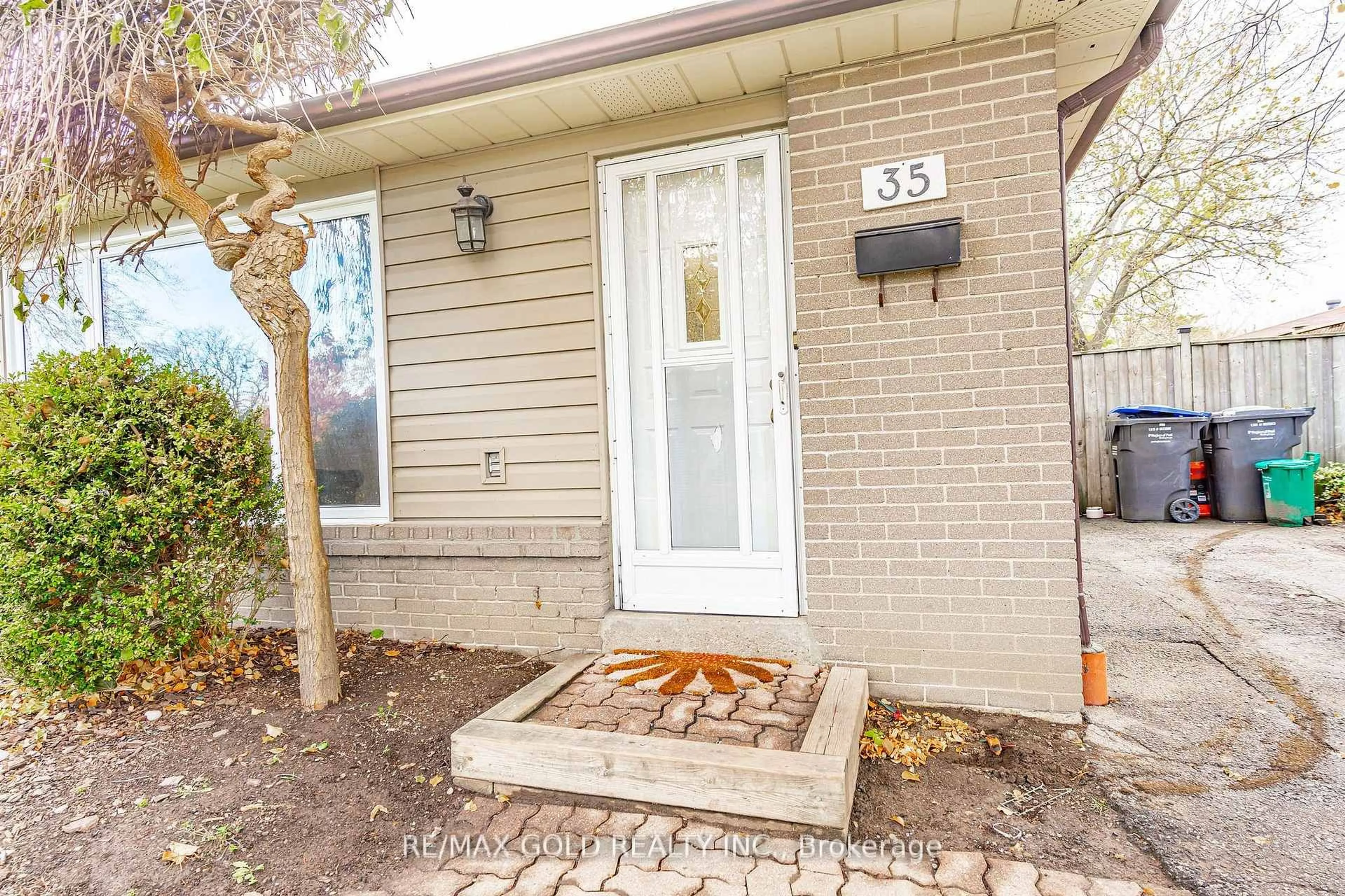 Unknown for 35 Duke Rd, Brampton Ontario L6T 3J9