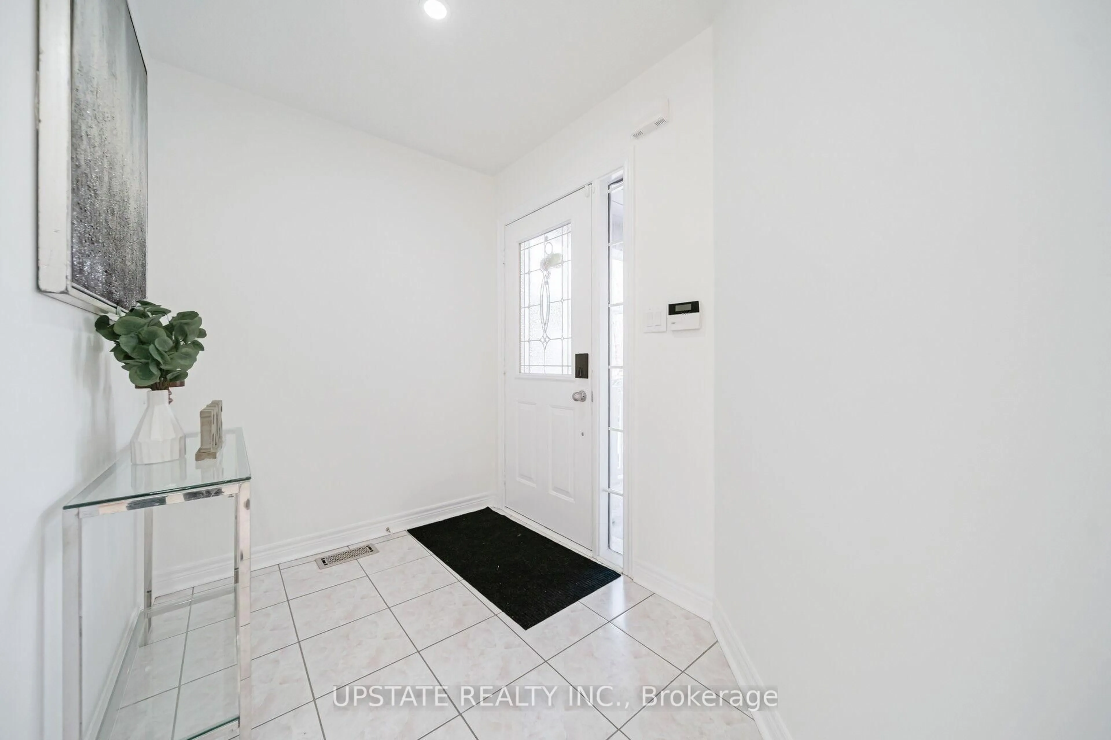 Indoor entryway for 45 Trailview Lane, Caledon Ontario L7E 2W1