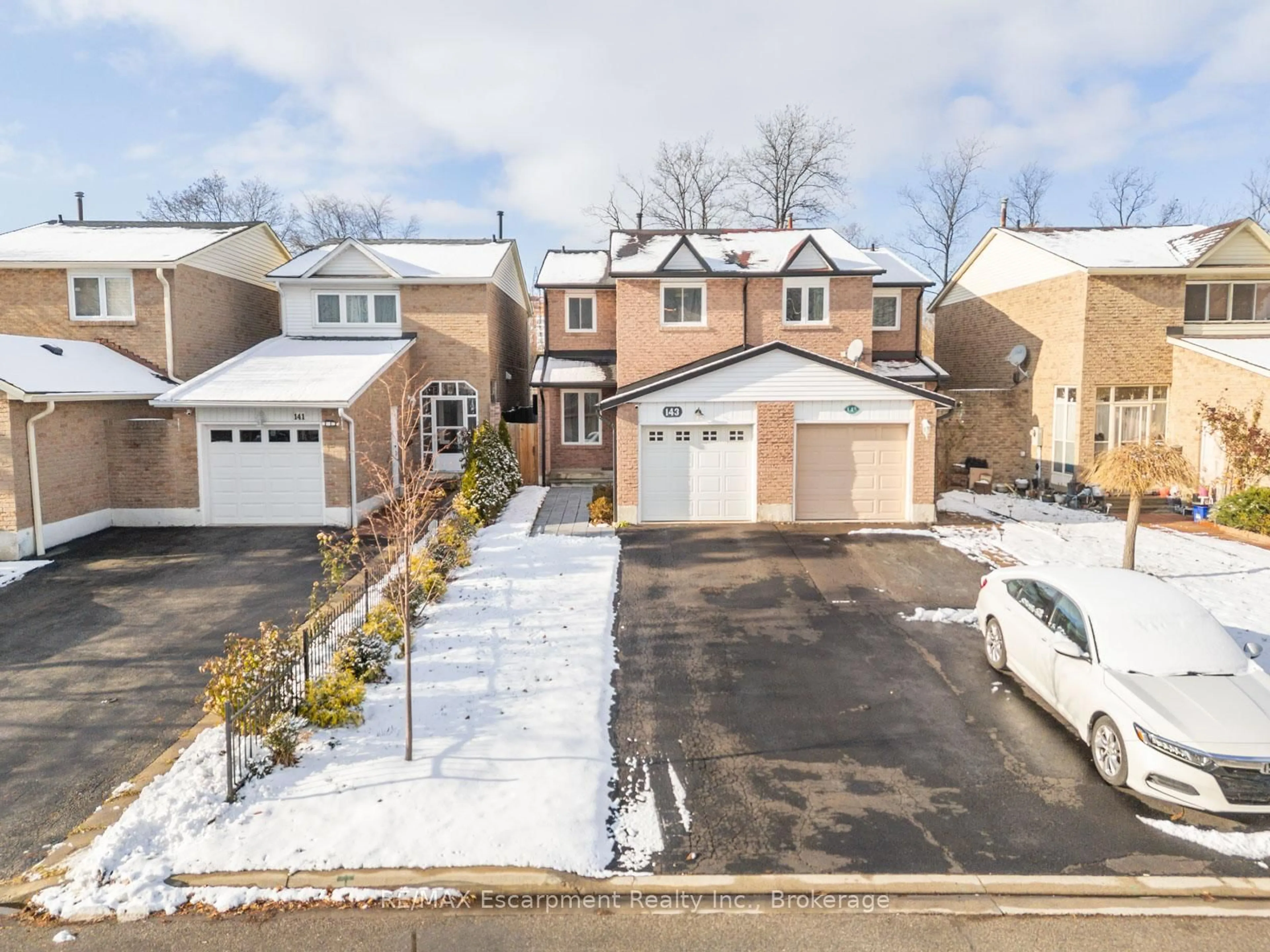 A pic from outside/outdoor area/front of a property/back of a property/a pic from drone, street for 143 Chalfield Lane, Mississauga Ontario L4Z 1K8