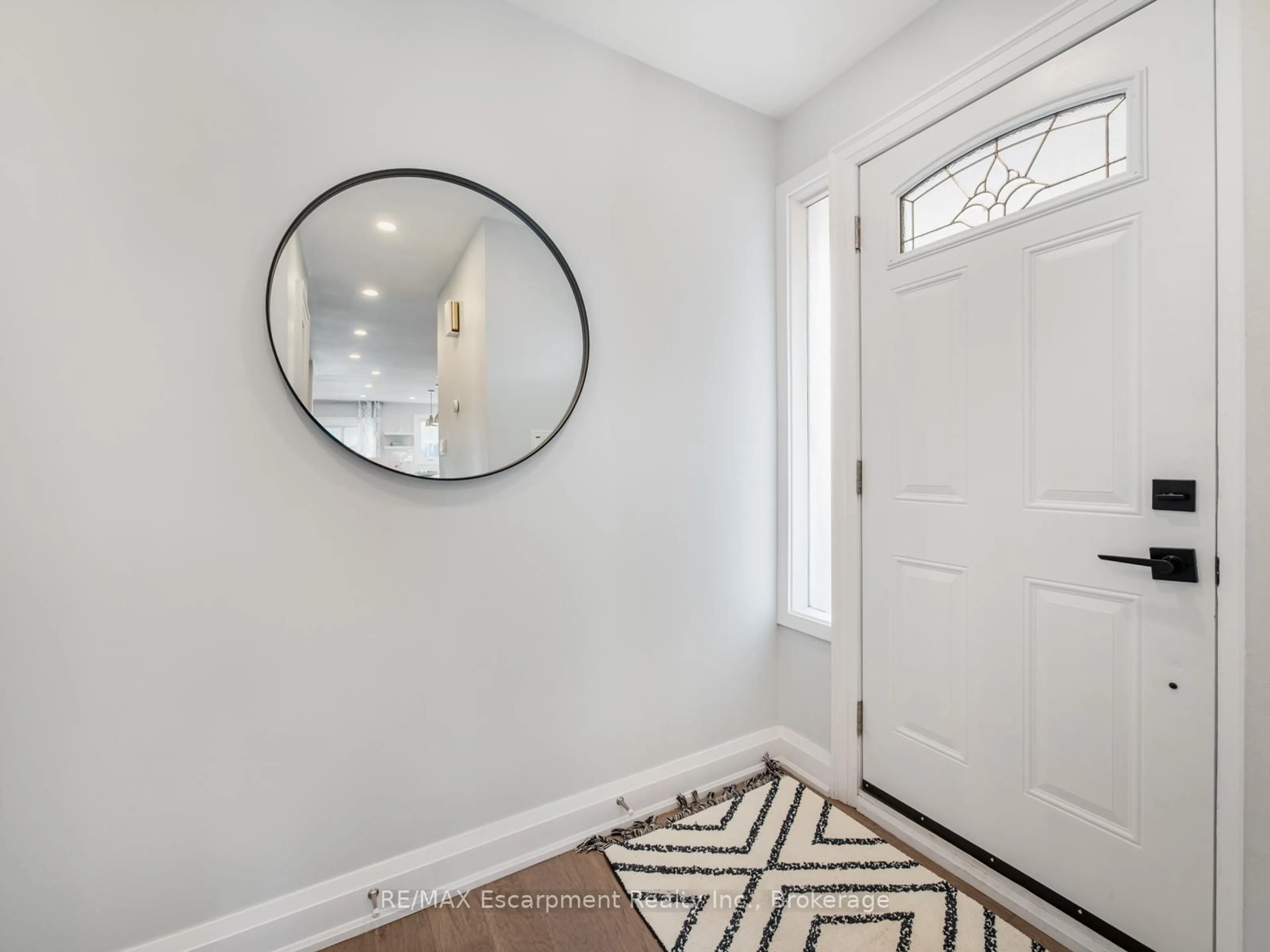 Indoor entryway for 143 Chalfield Lane, Mississauga Ontario L4Z 1K8