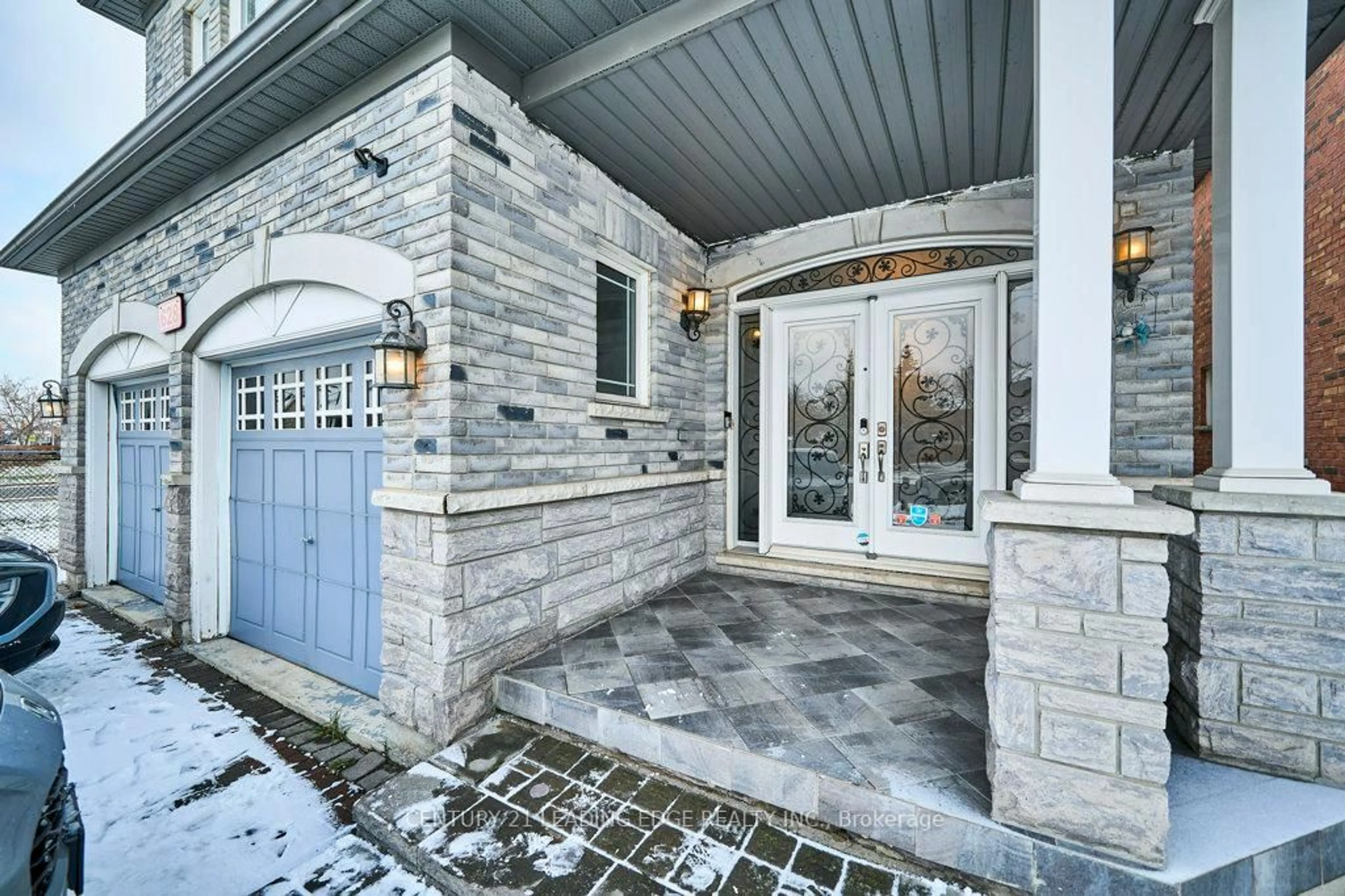 Indoor entryway for 628 Twain Ave, Mississauga Ontario L5W 0A3