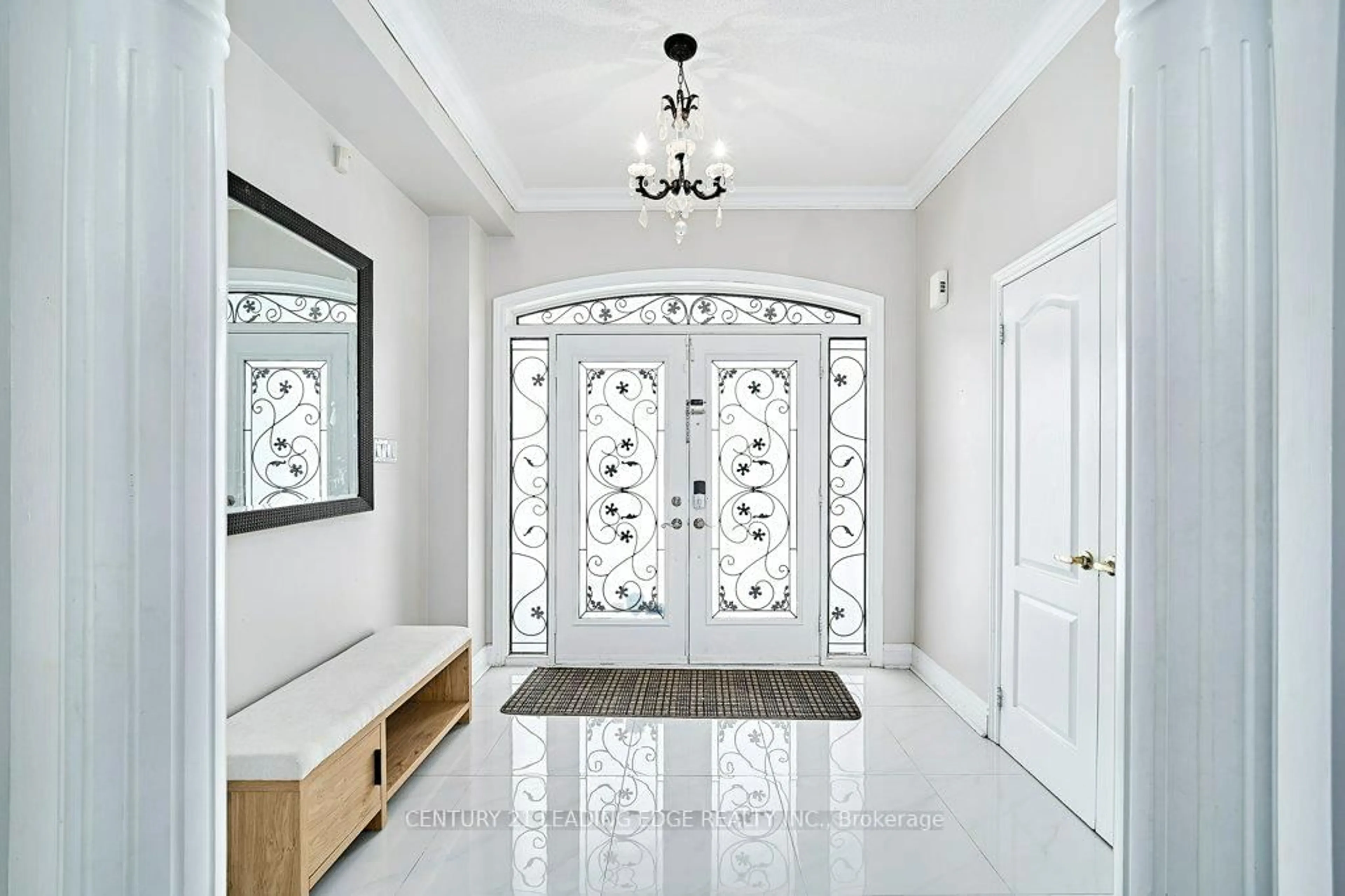 Indoor entryway for 628 Twain Ave, Mississauga Ontario L5W 0A3