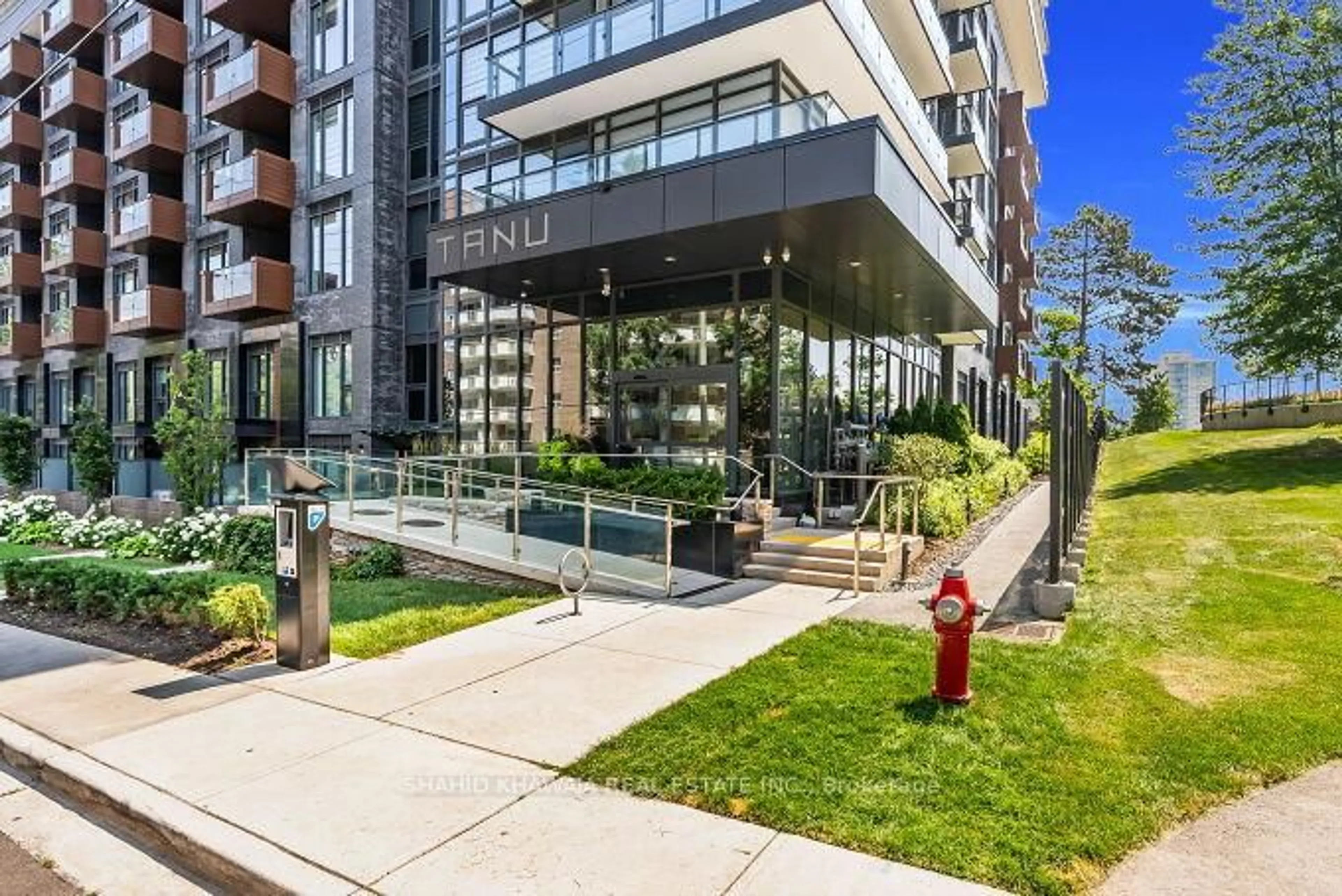 Patio, street for 21 Park St #1508, Mississauga Ontario L5G 1L7