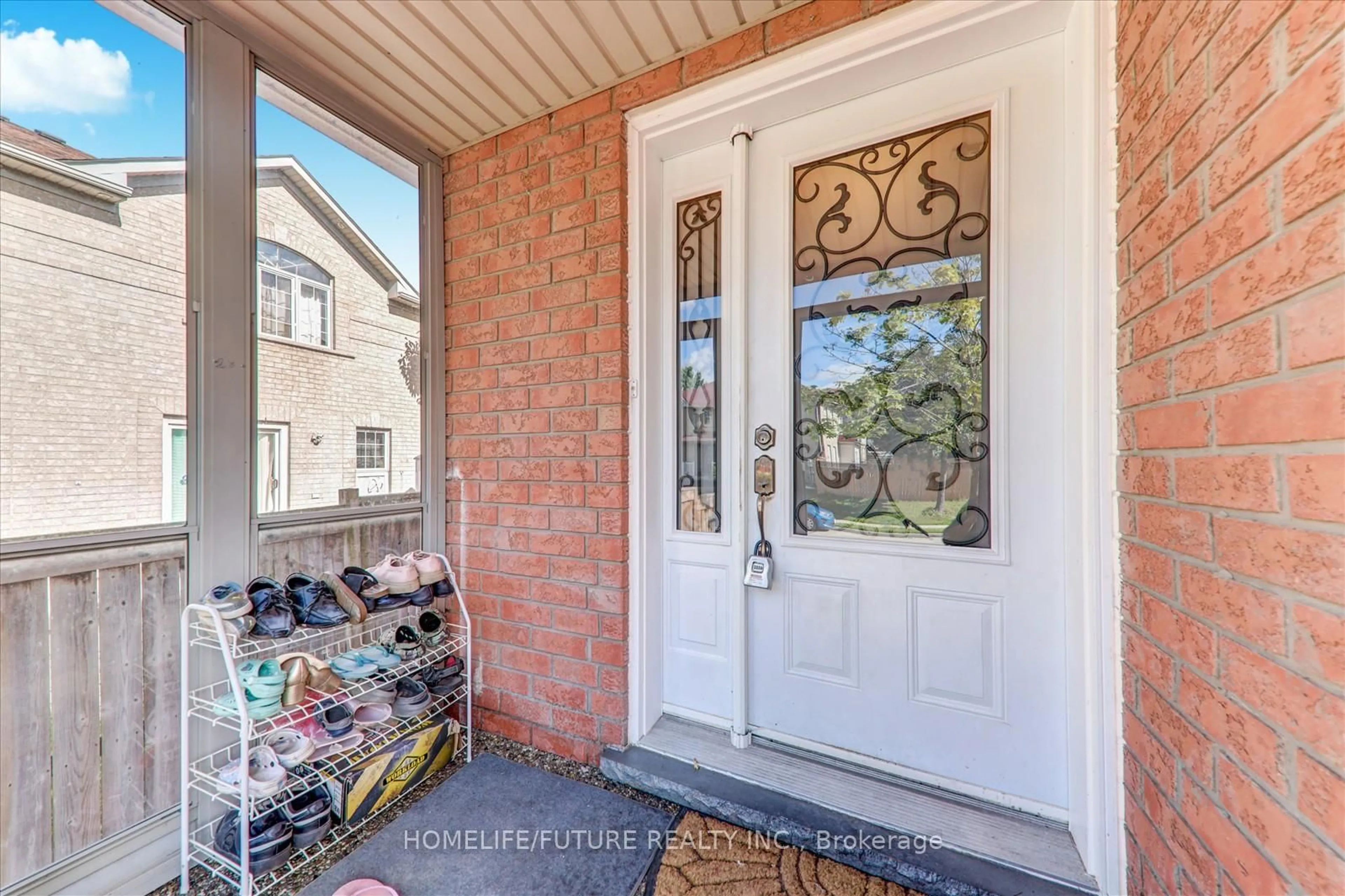 Indoor entryway for 69 Heatherdale Dr, Brampton Ontario L7A 2H4