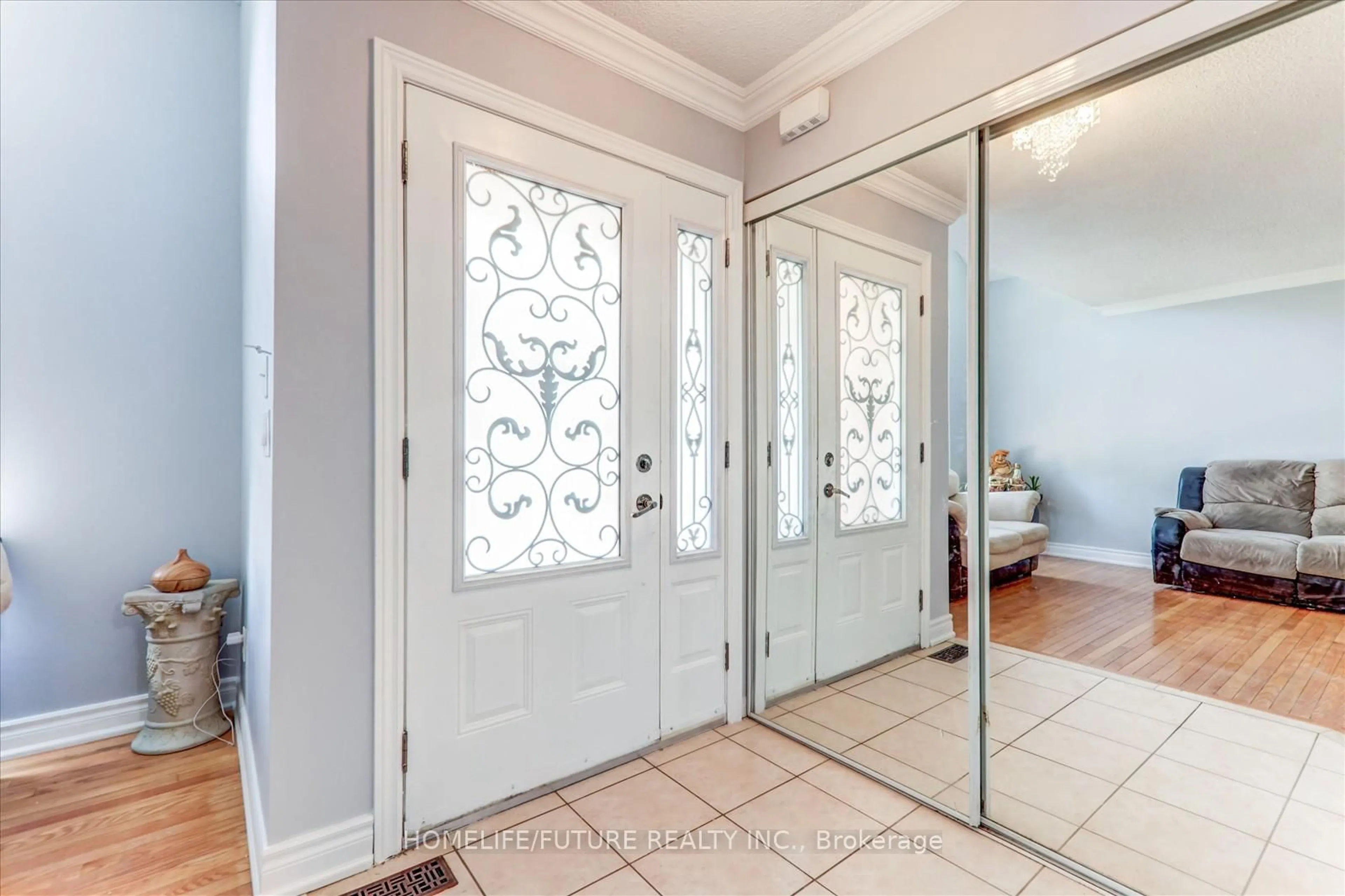 Indoor entryway for 69 Heatherdale Dr, Brampton Ontario L7A 2H4