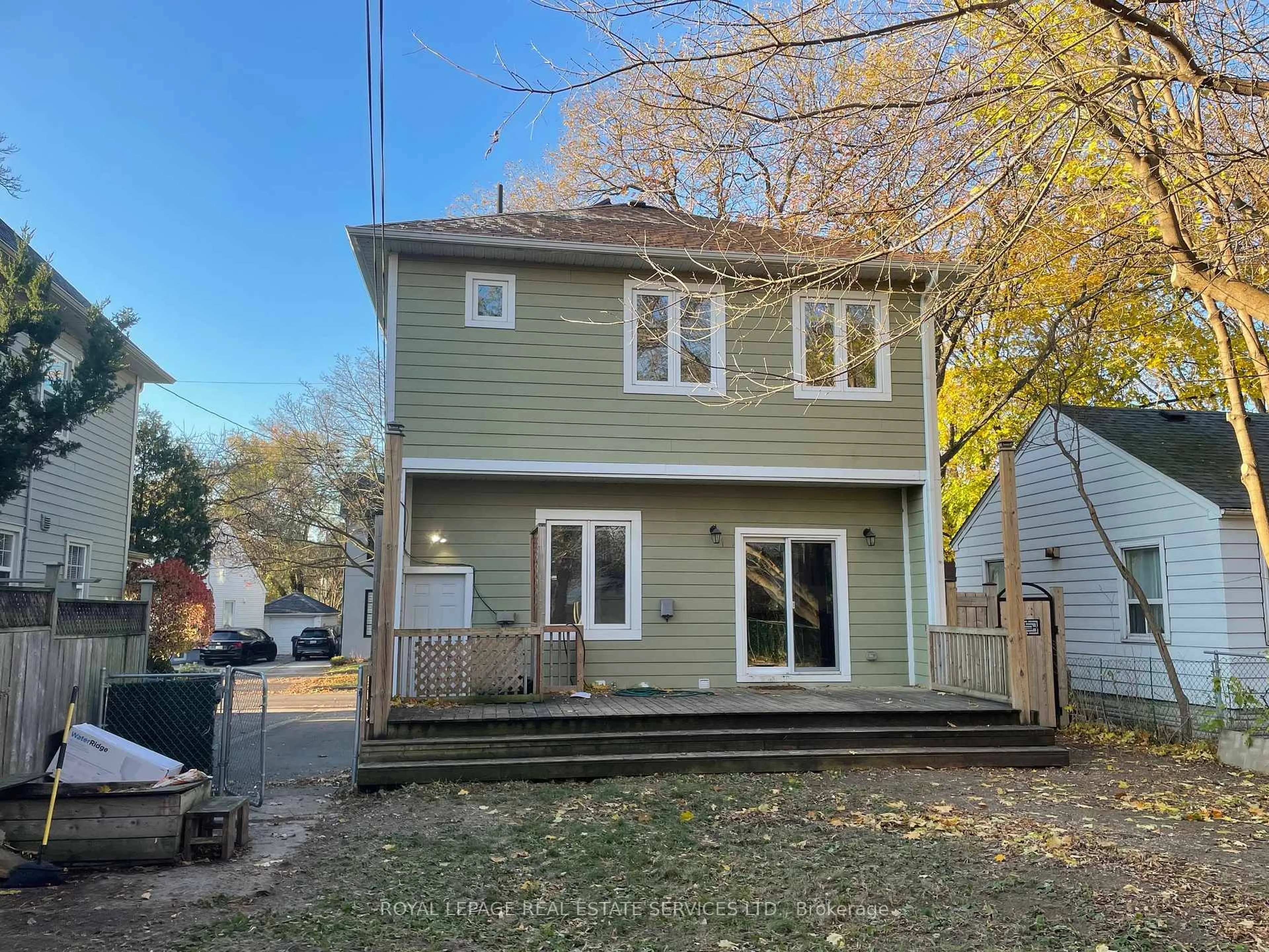 A pic from outside/outdoor area/front of a property/back of a property/a pic from drone, street for 11 Uno Dr, Toronto Ontario M8Z 3N7