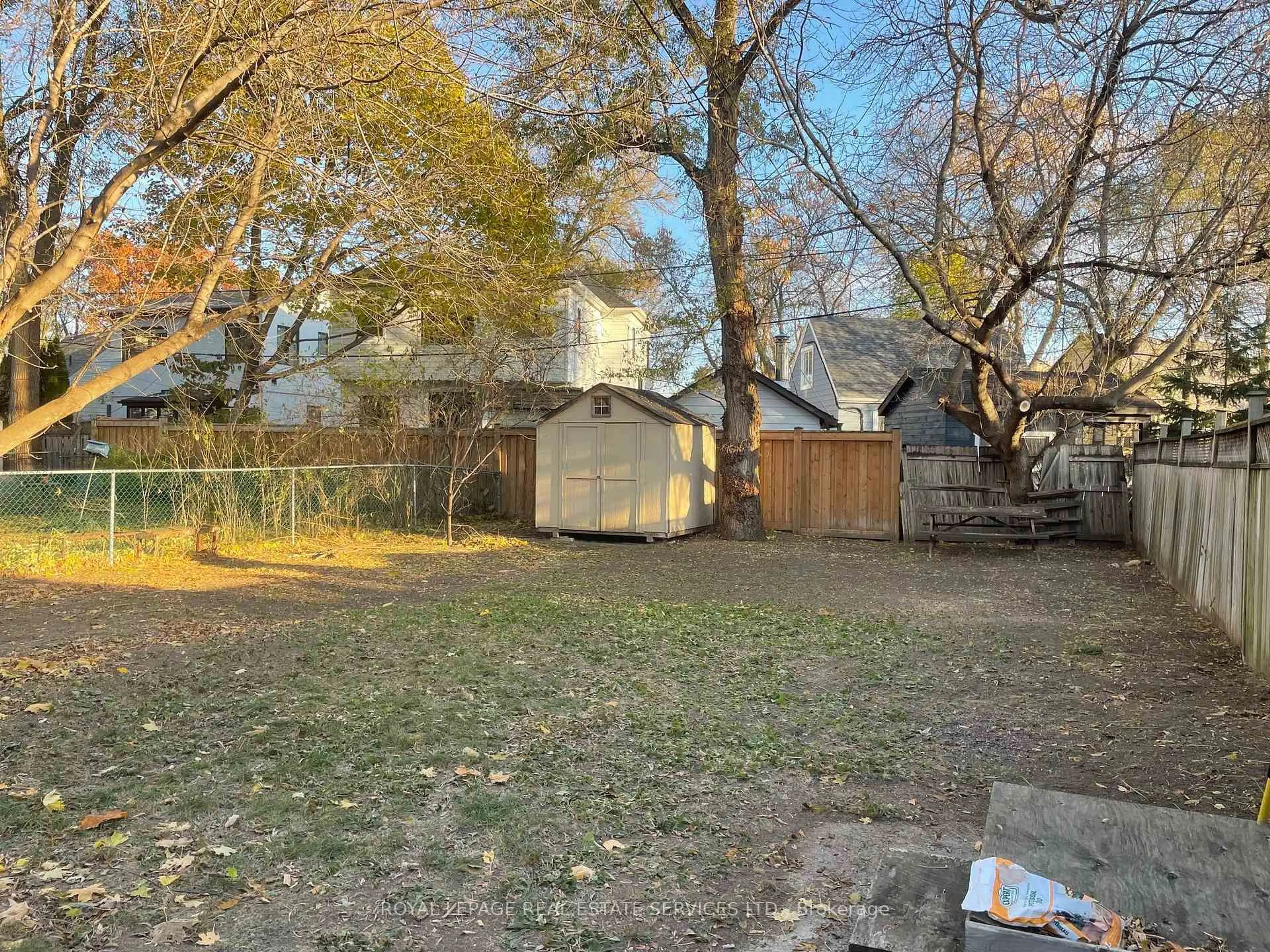 A pic from outside/outdoor area/front of a property/back of a property/a pic from drone, unknown for 11 Uno Dr, Toronto Ontario M8Z 3N7