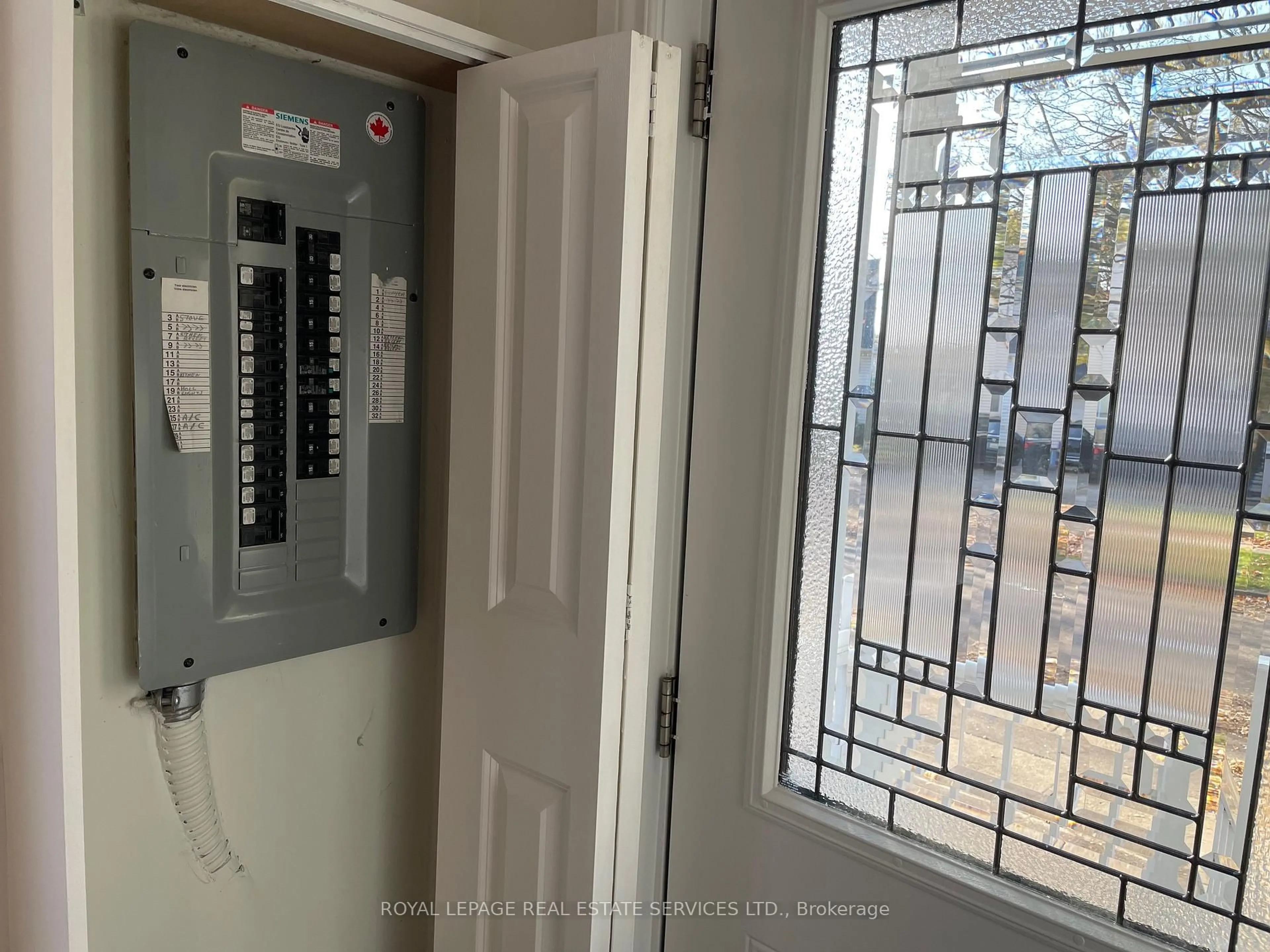 Unknown for 11 Uno Dr, Toronto Ontario M8Z 3N7