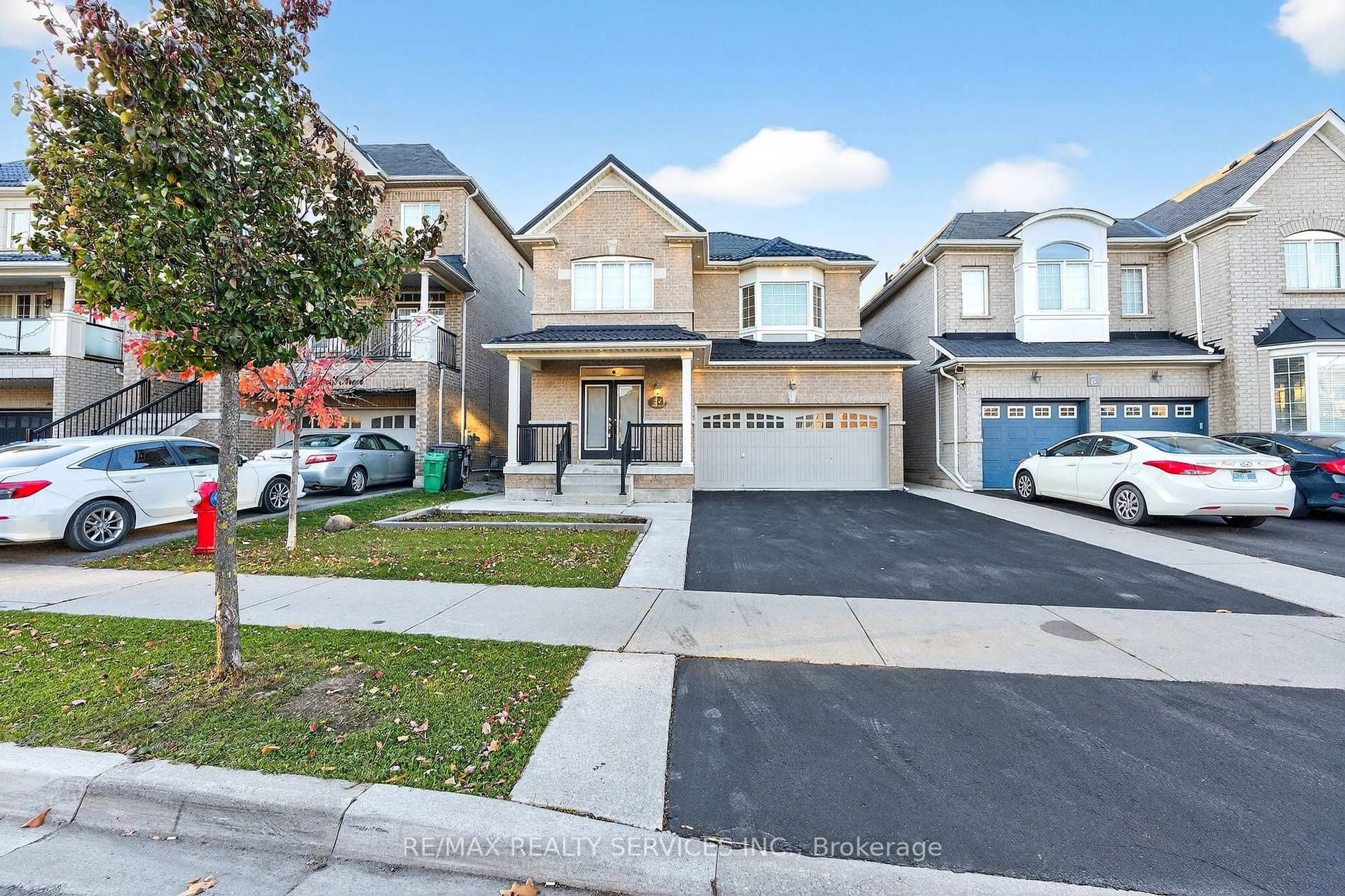 Home with vinyl exterior material, street for 24 Addiscott St, Brampton Ontario L6R 0X8