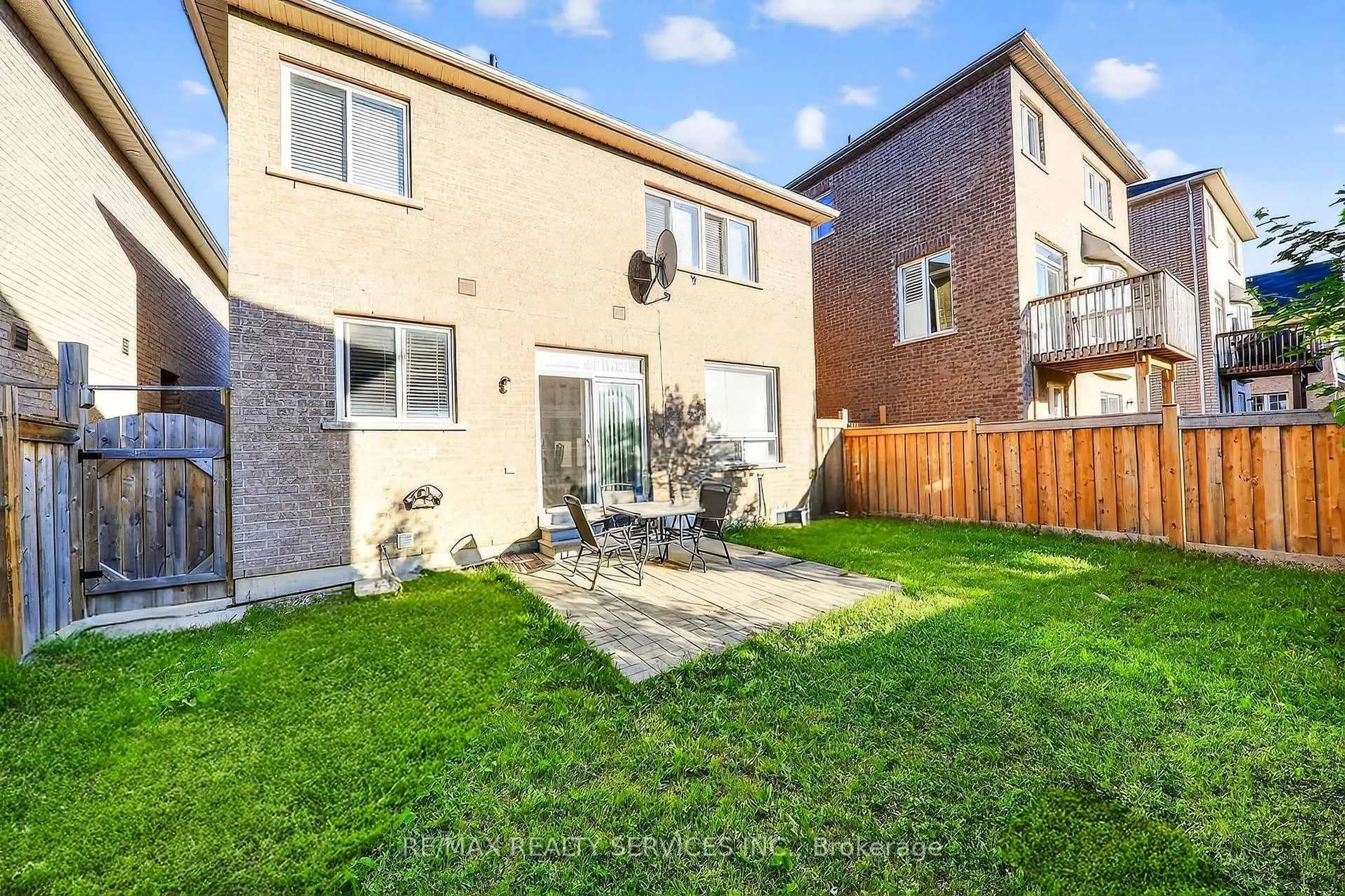 Patio, street for 24 Addiscott St, Brampton Ontario L6R 0X8