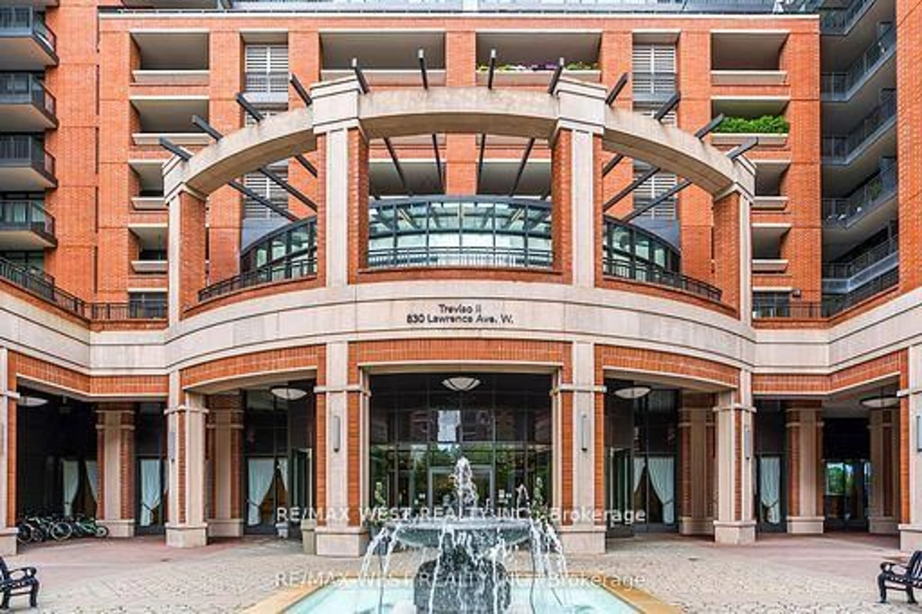 Indoor foyer for 830 Lawrence Ave #830, Toronto Ontario M6A 0A2