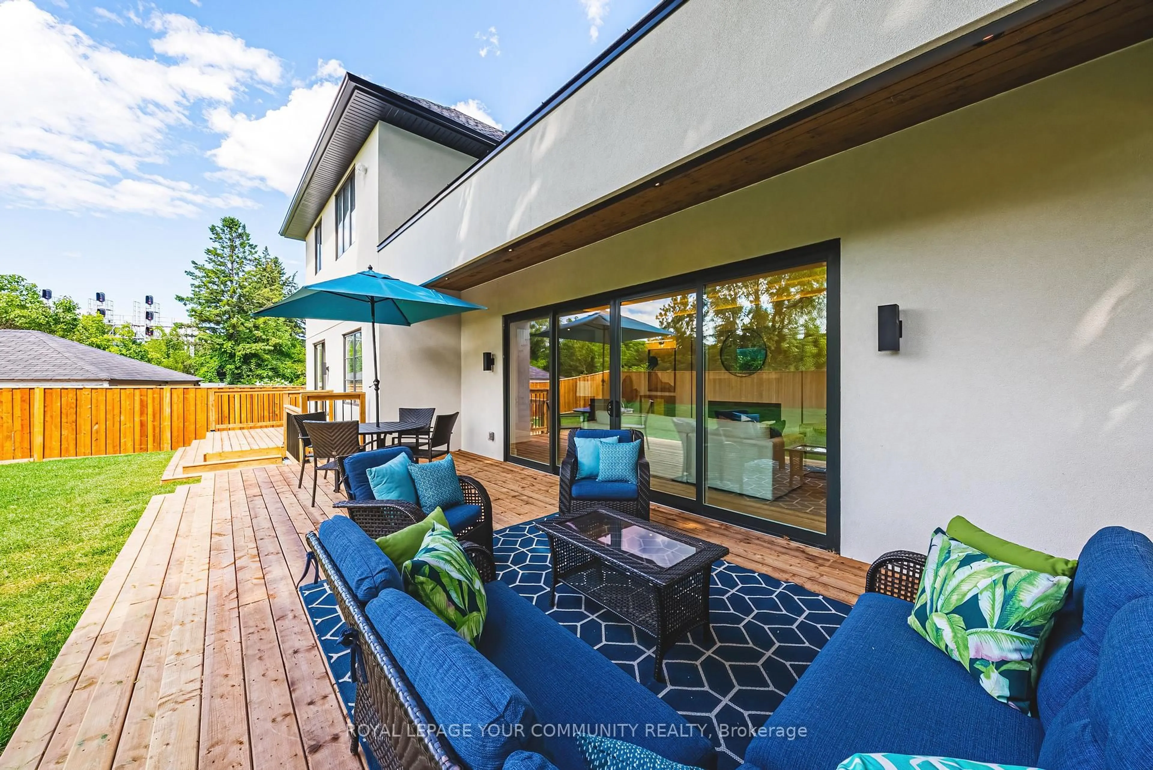 Patio, unknown for 202 Queen St, Mississauga Ontario L5H 1L6