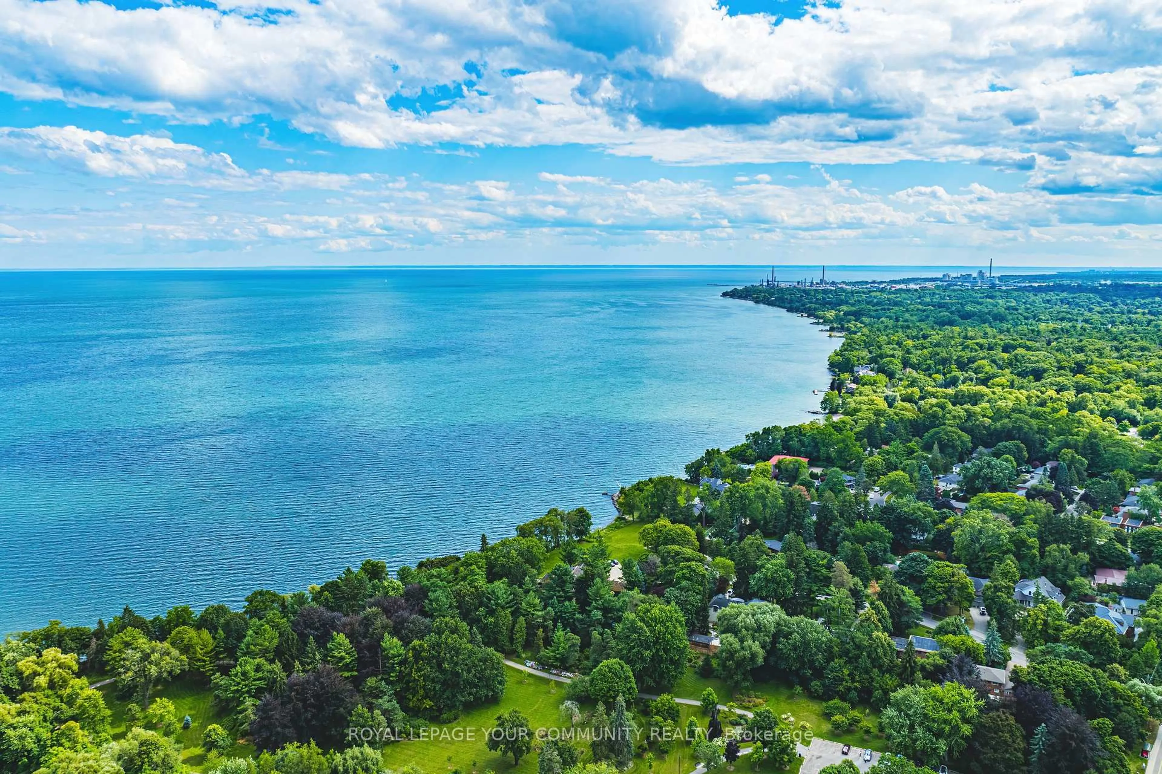 A pic from outside/outdoor area/front of a property/back of a property/a pic from drone, water/lake/river/ocean view for 202 Queen St, Mississauga Ontario L5H 1L6