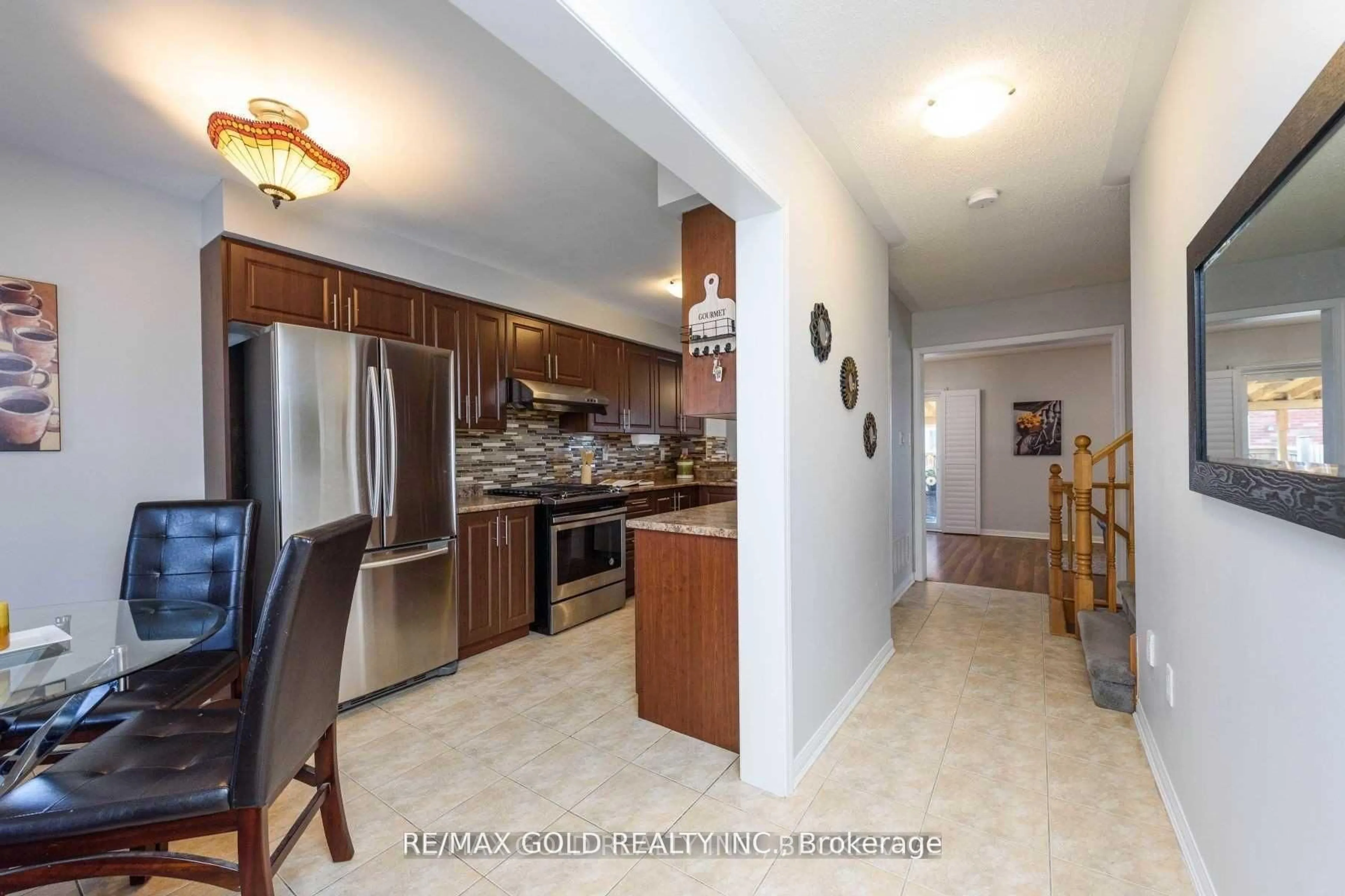 Open concept kitchen, unknown for 814 Herman Way, Milton Ontario L9T 2C9
