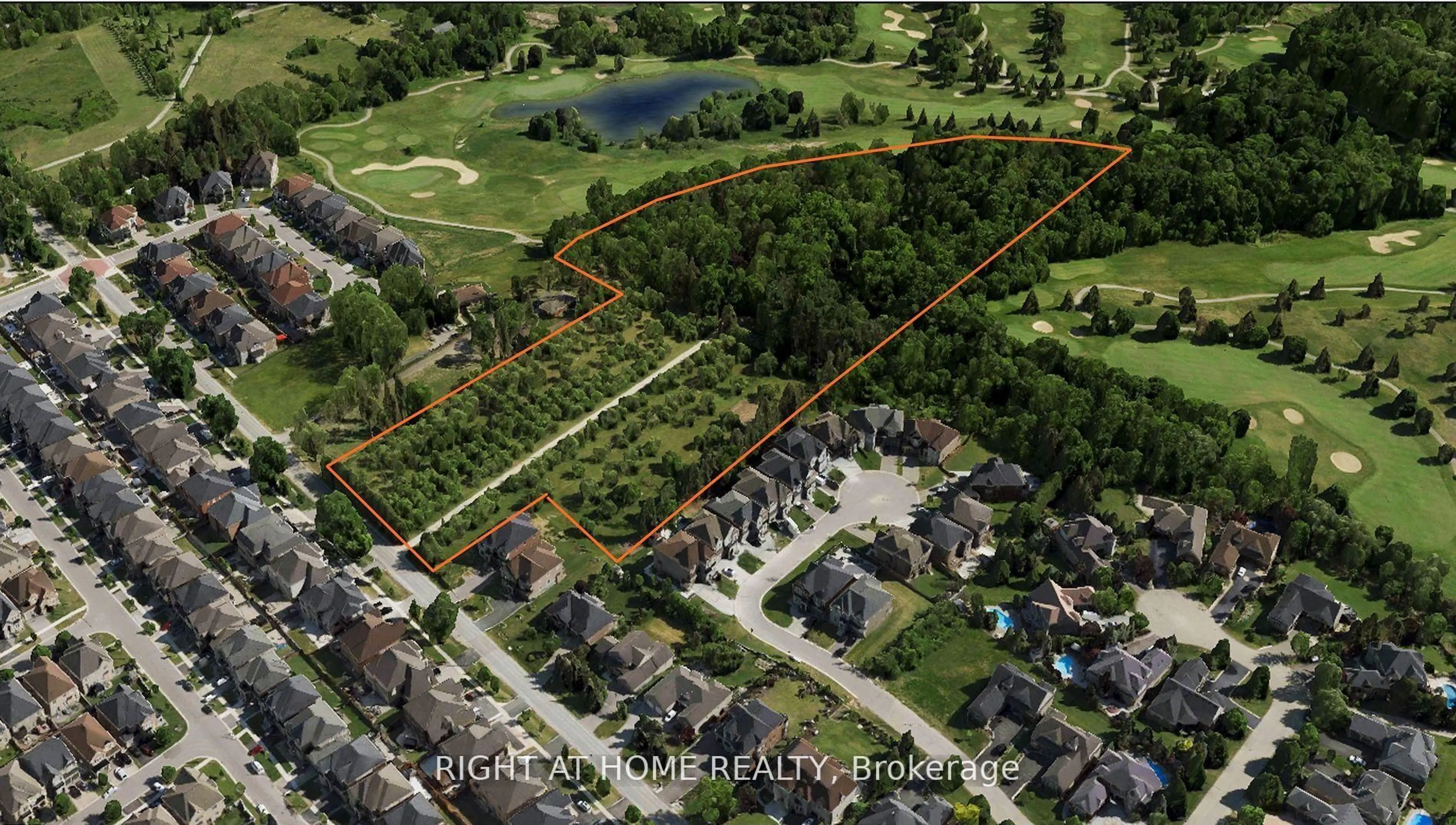 A pic from outside/outdoor area/front of a property/back of a property/a pic from drone, street for 8774 Creditview Rd, Brampton Ontario L6Y 0G4