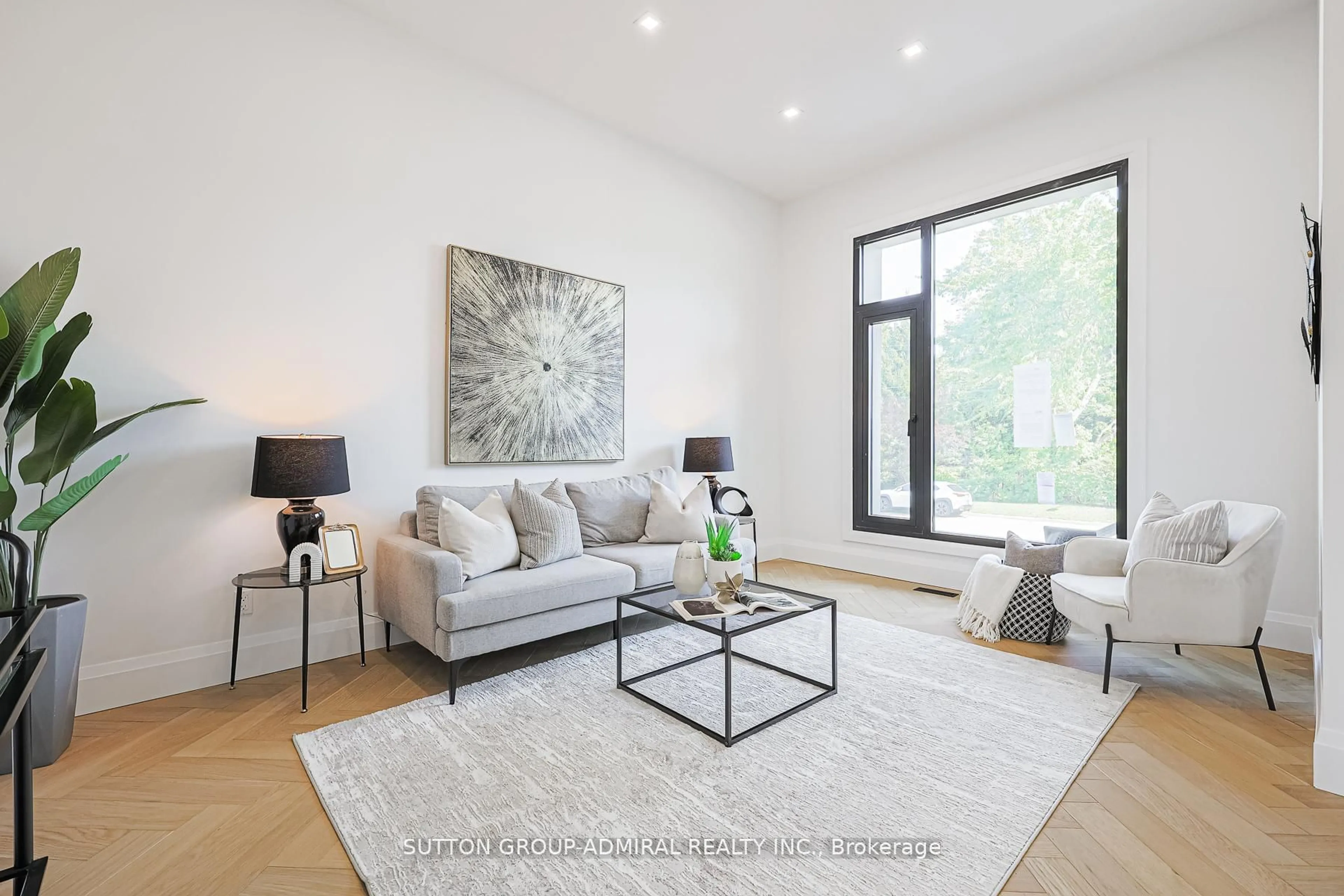 Living room with furniture, unknown for 957 Dormer St, Mississauga Ontario L5E 1T7