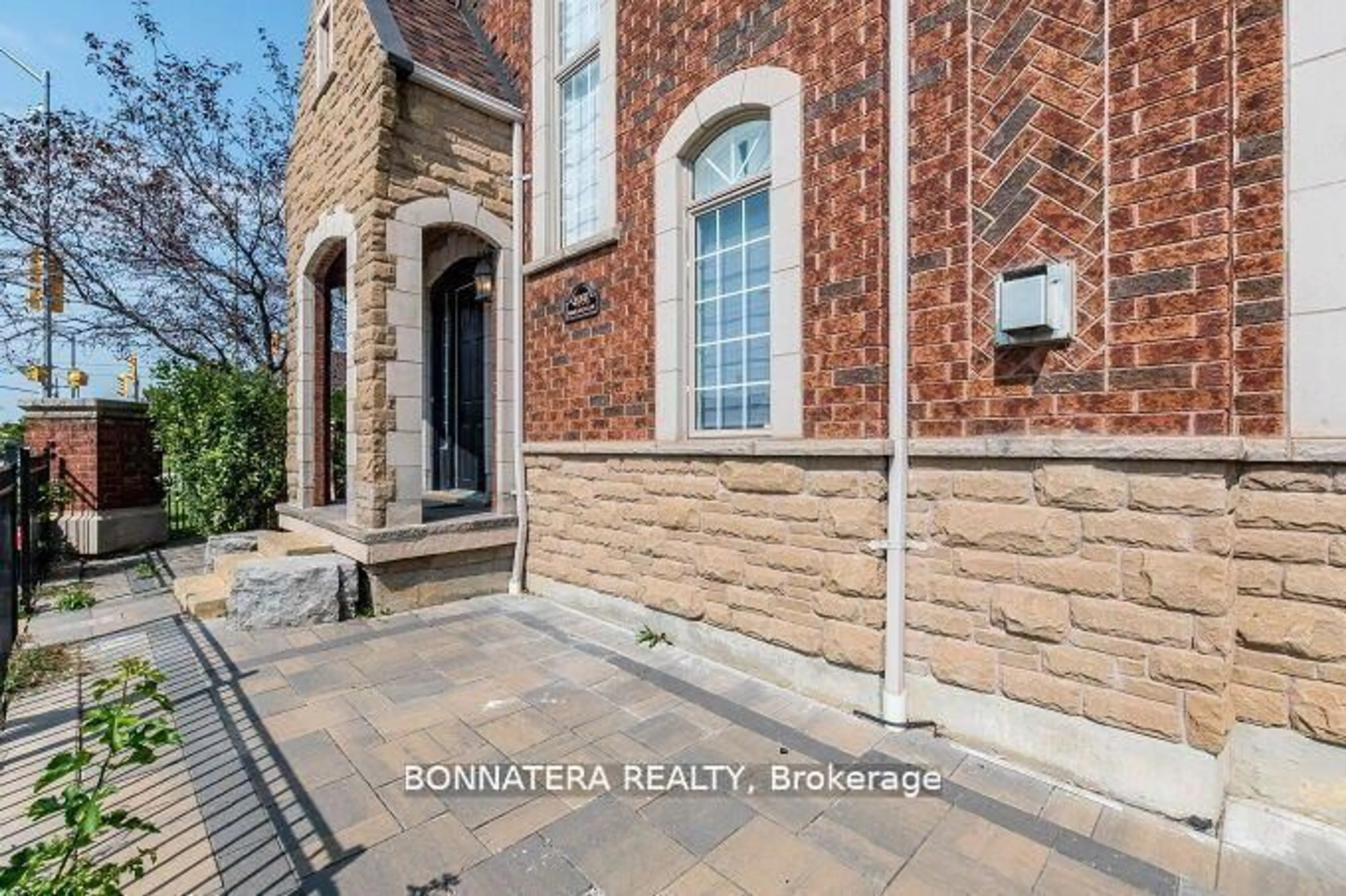 Home with brick exterior material, street for 4991 Middlesex Gate, Mississauga Ontario L5M 7P2