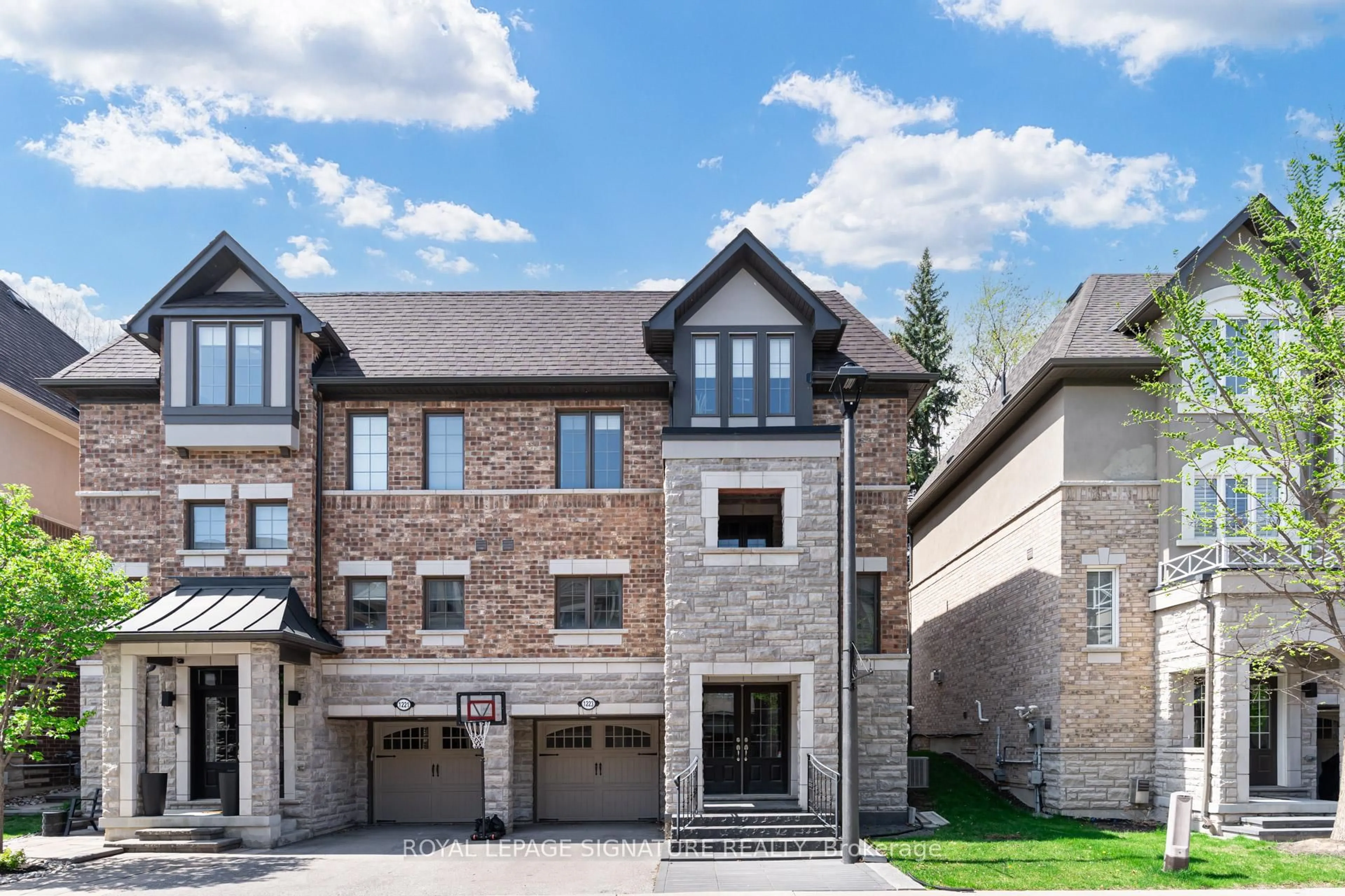 Home with brick exterior material, street for 1223 Azinger Lane, Mississauga Ontario L5E 0A7
