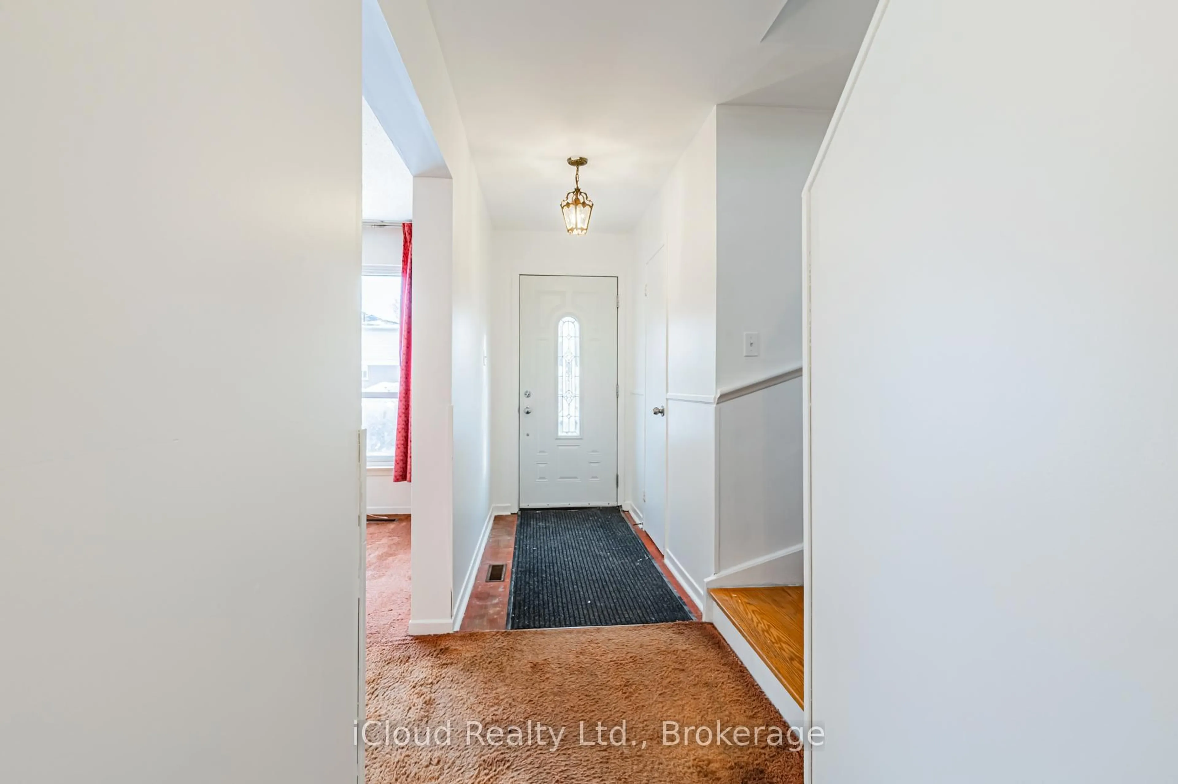 Indoor entryway for 331 Archdekin Dr, Brampton Ontario L6V 1Z6