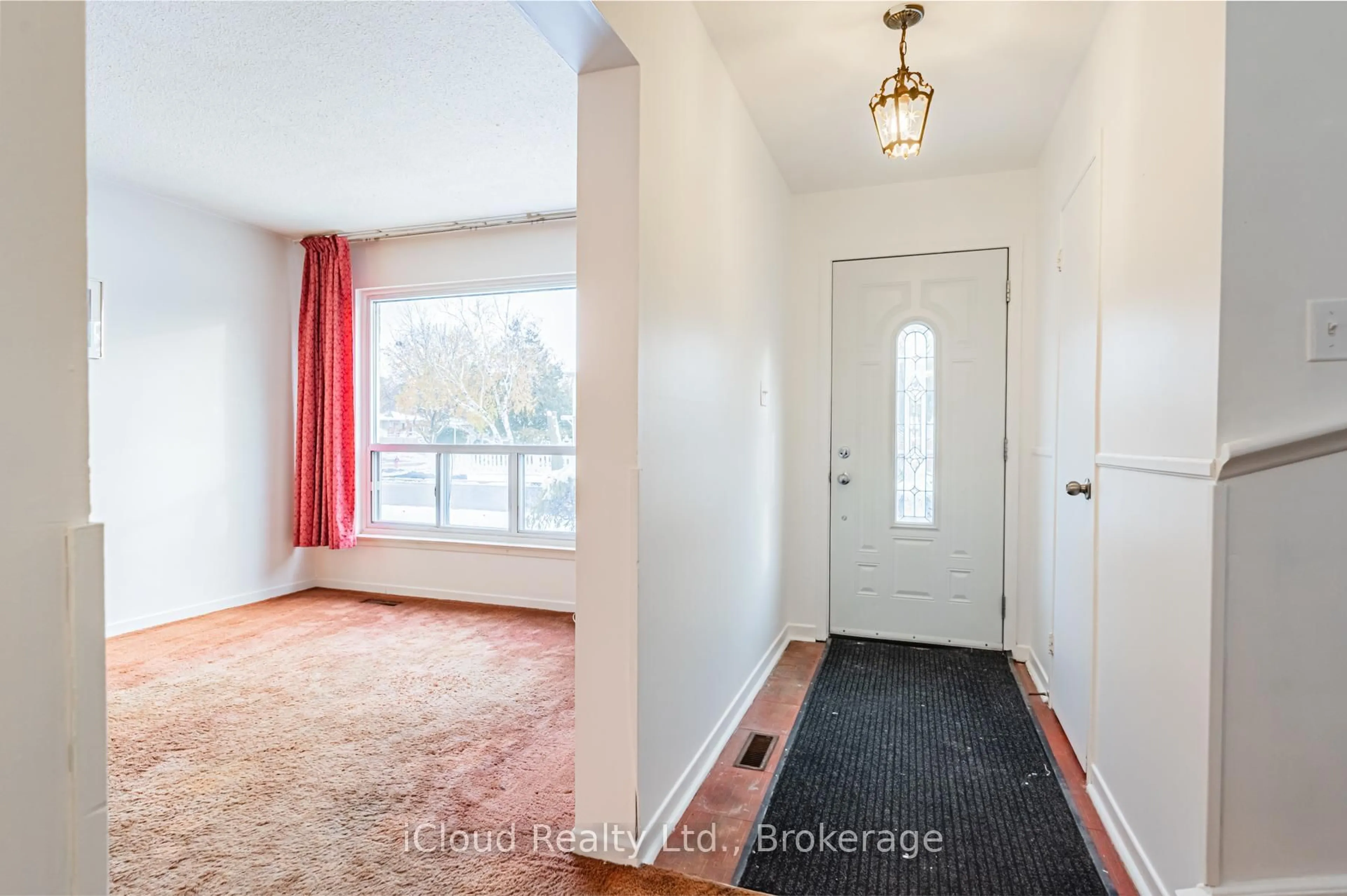 Indoor entryway for 331 Archdekin Dr, Brampton Ontario L6V 1Z6