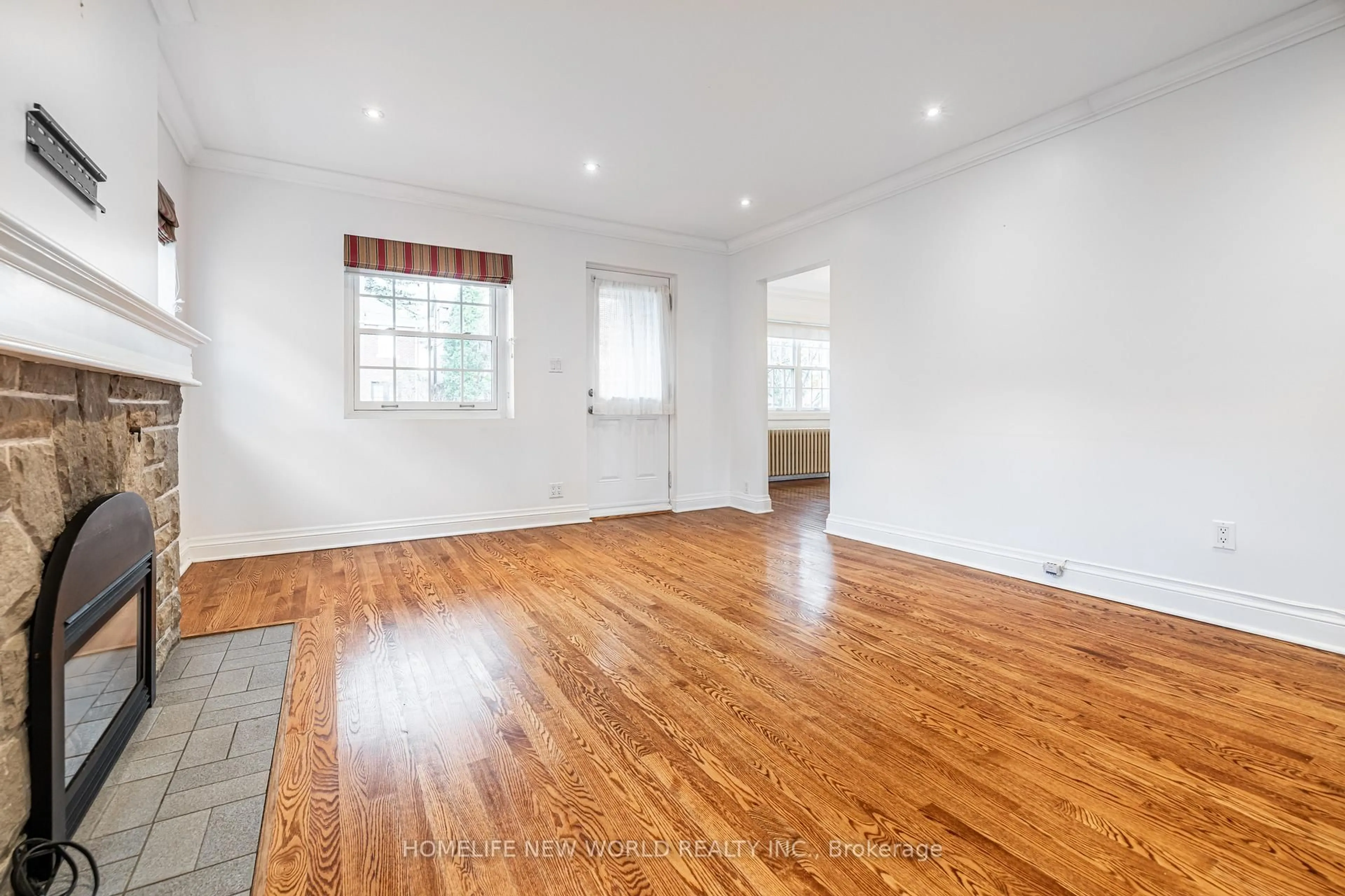 A pic of a room for 1107 Royal York Rd, Toronto Ontario M8X 2G8