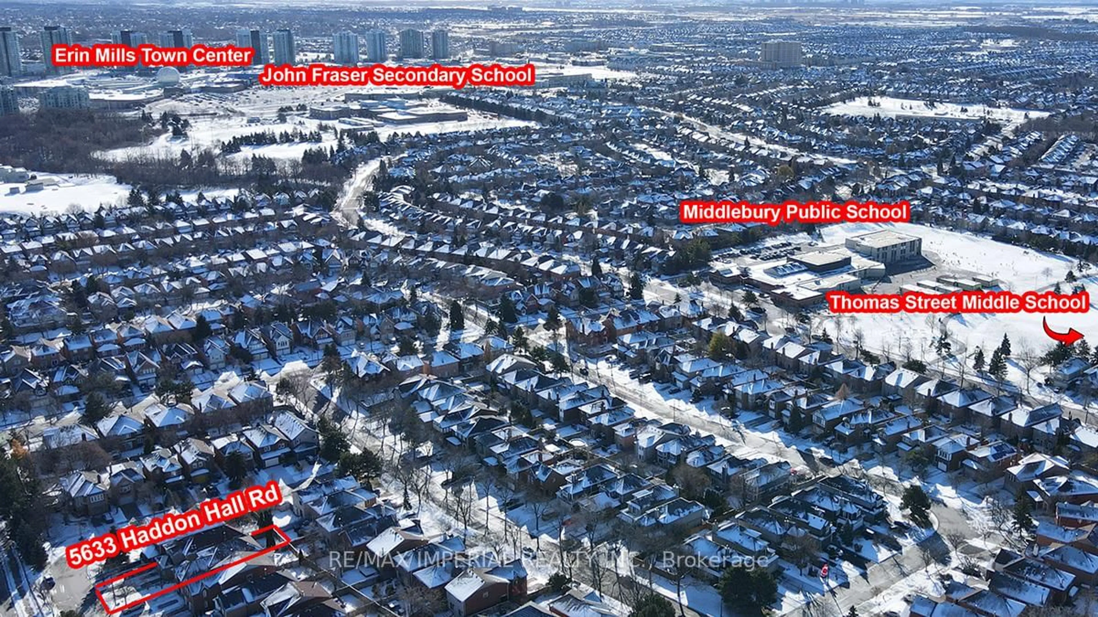 A pic from outside/outdoor area/front of a property/back of a property/a pic from drone, city buildings view from balcony for 5633 Haddon Hall Road, Mississauga Ontario L5M 5G3