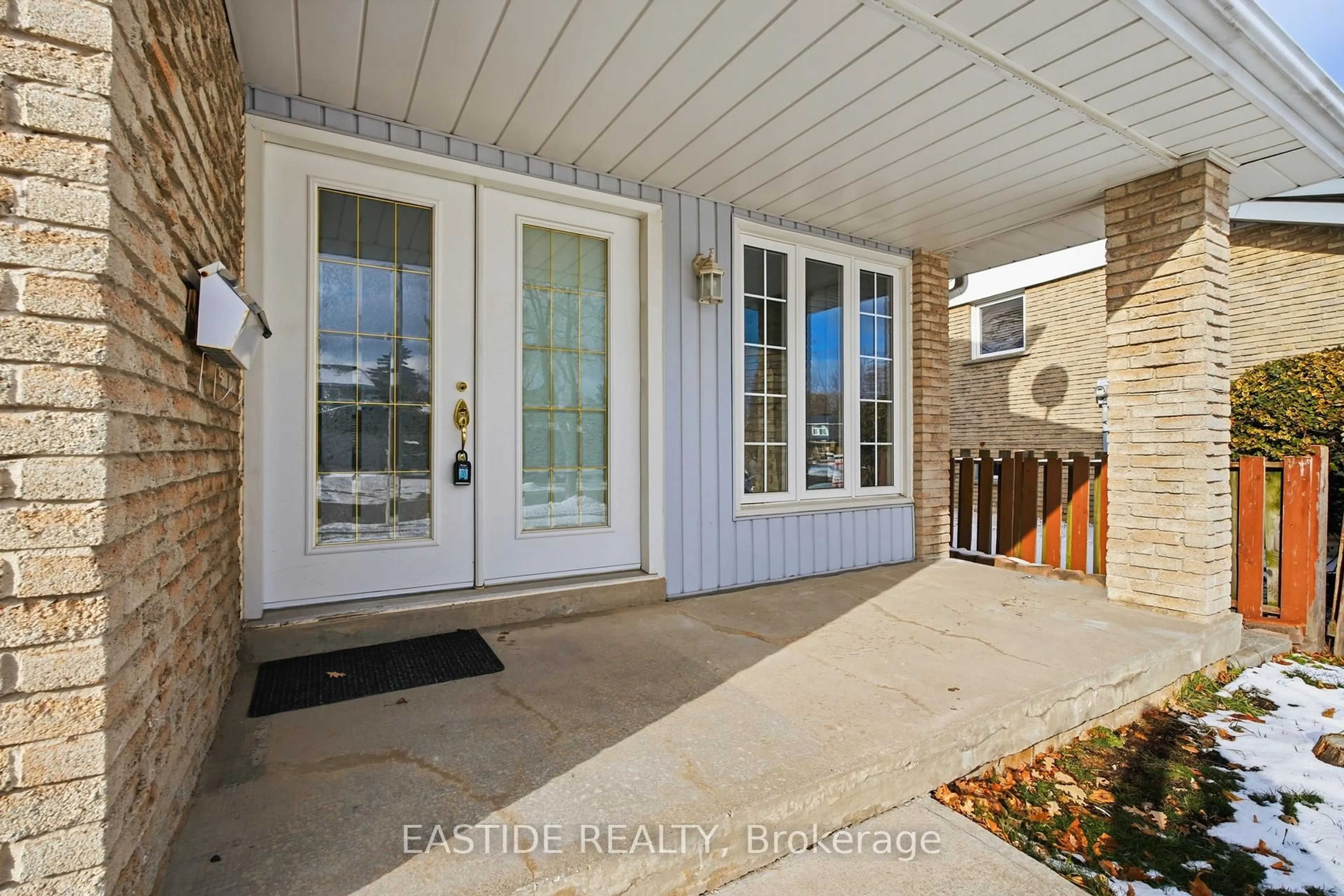 Indoor entryway for 2909 Salerno Cres, Mississauga Ontario L5N 1T3