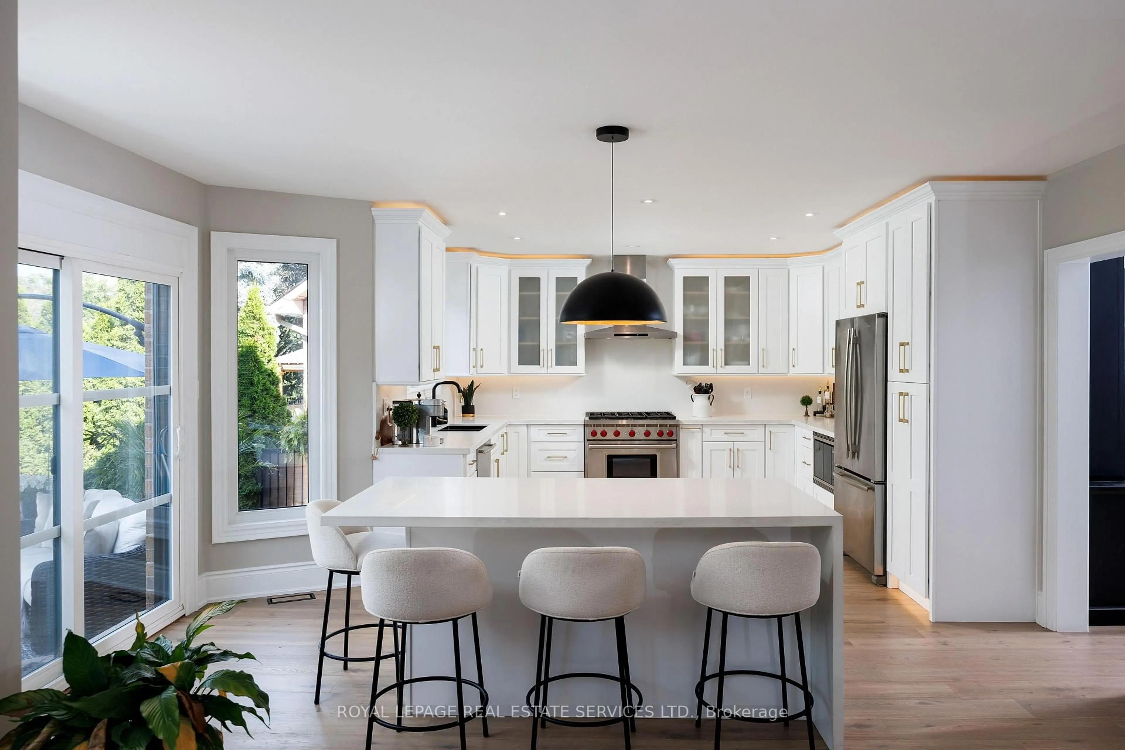 Contemporary kitchen, unknown for 1483 The Links Dr, Oakville Ontario L6M 2P2