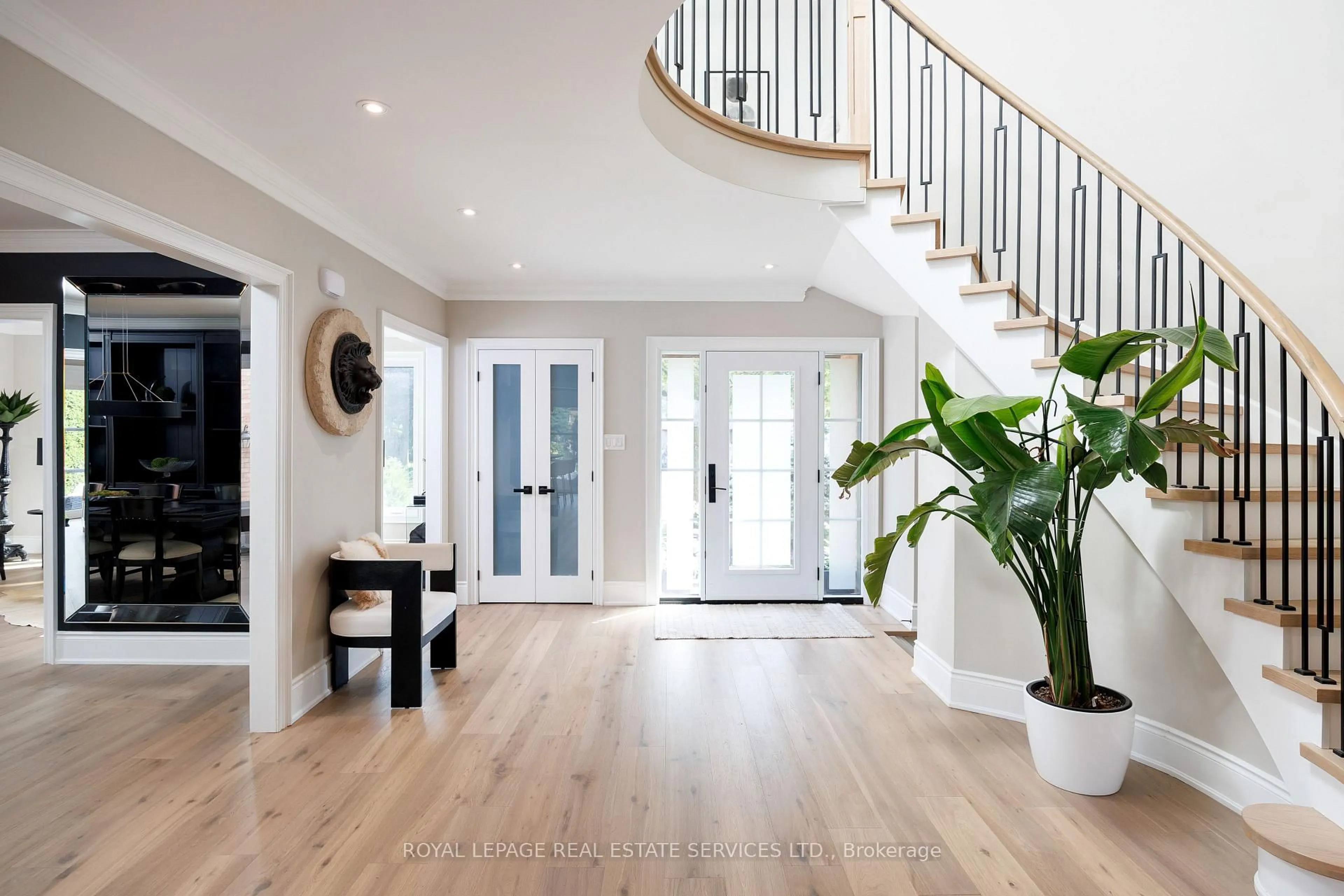 Indoor entryway for 1483 The Links Dr, Oakville Ontario L6M 2P2