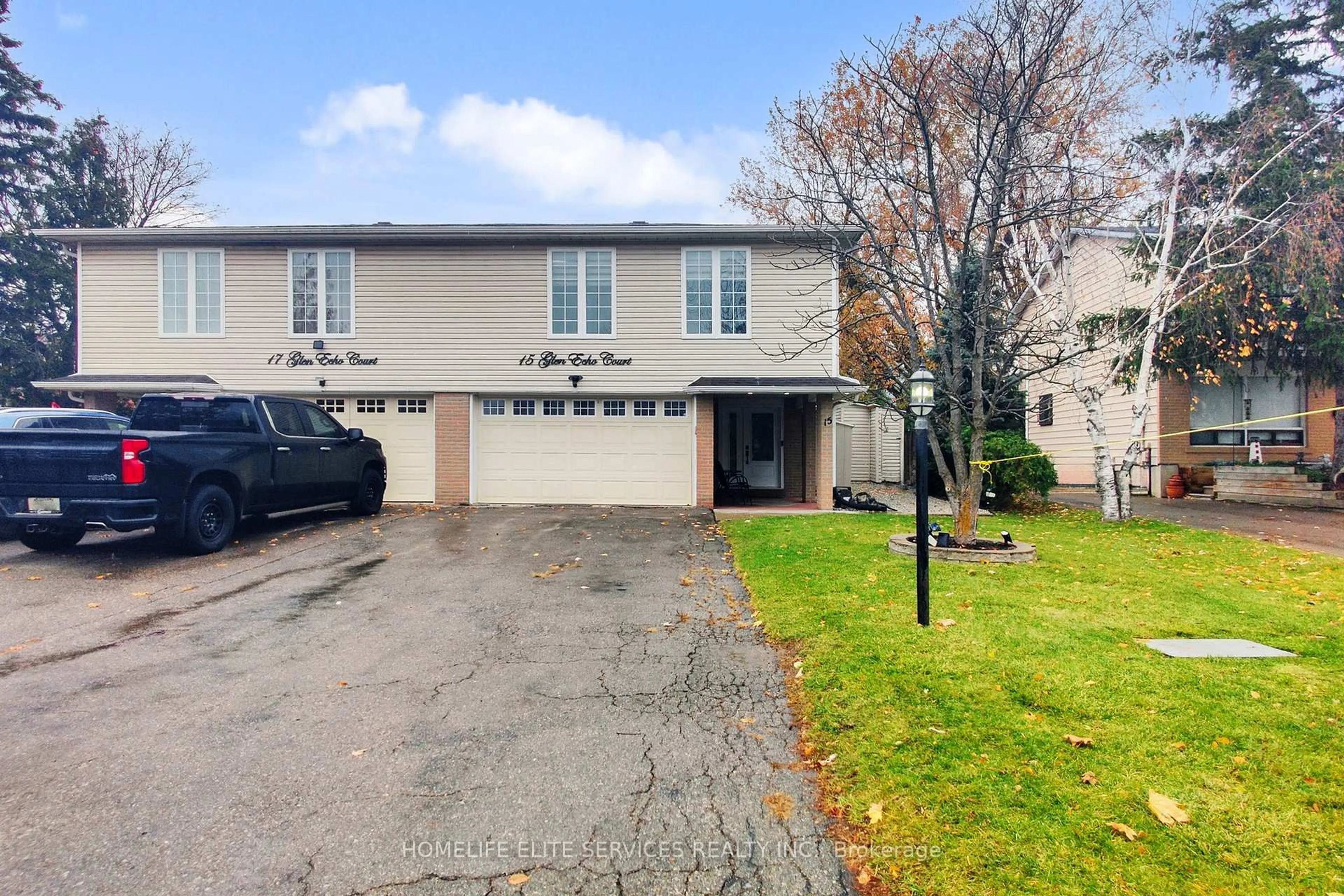 A pic from outside/outdoor area/front of a property/back of a property/a pic from drone, street for 15 Glen Echo Crt, Brampton Ontario L6S 5T9