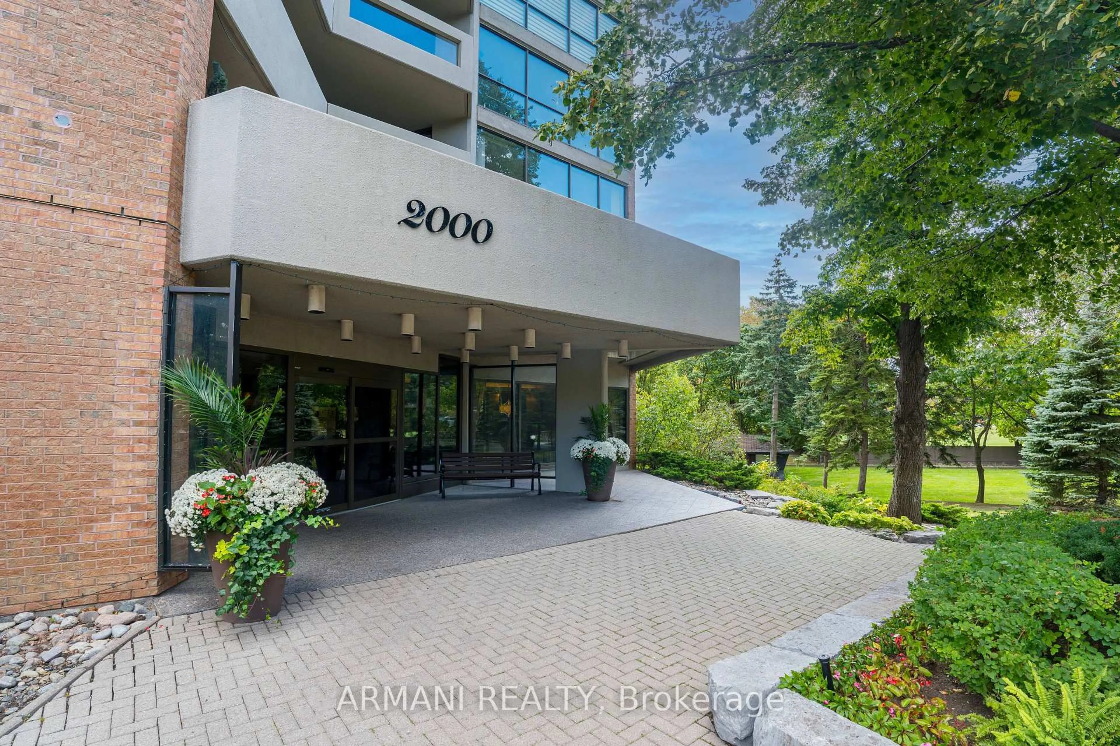 Indoor foyer for 2000 Islington Ave #1611, Toronto Ontario M9P 3S7