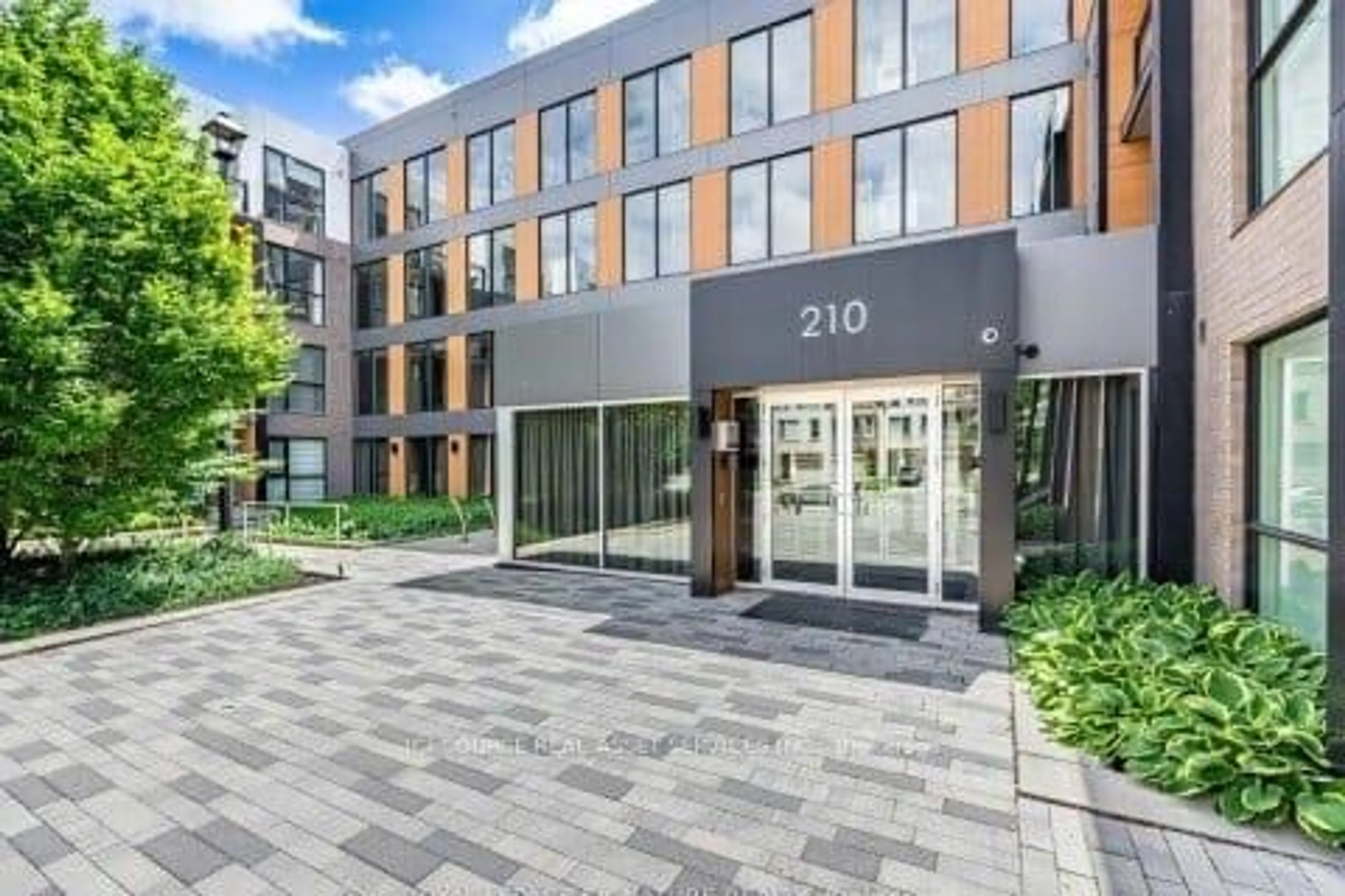 Unknown for 210 Sabina Dr #104, Oakville Ontario L6H 7C3
