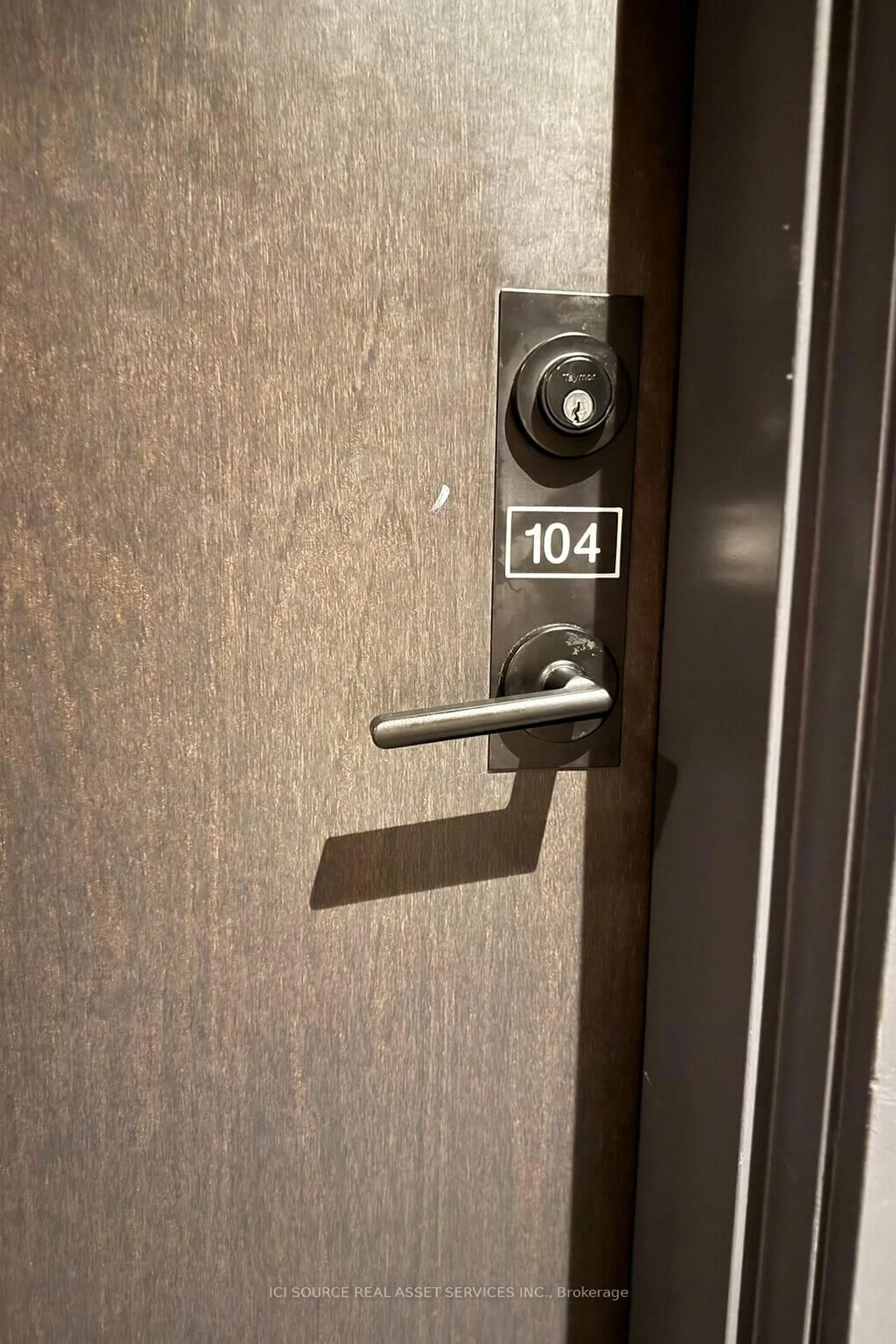 Unknown for 210 Sabina Dr #104, Oakville Ontario L6H 7C3