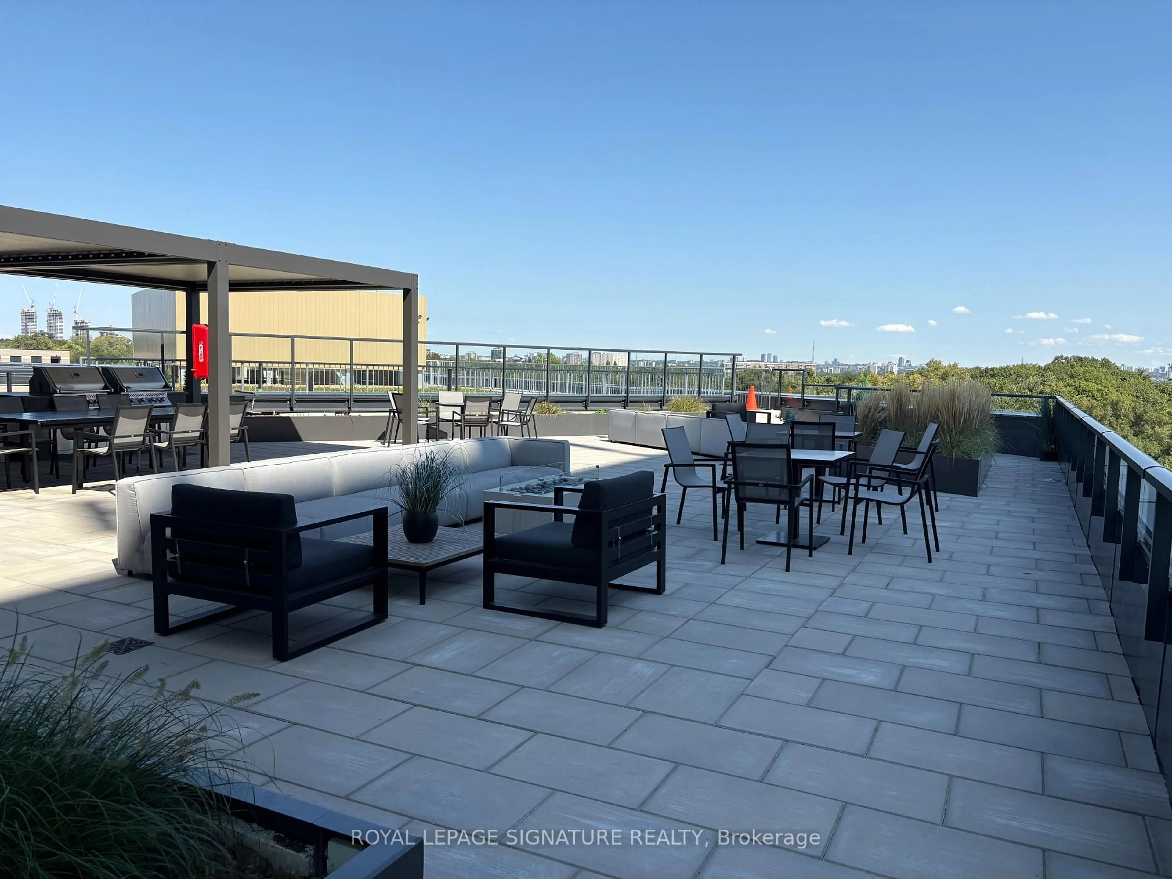 Patio, water/lake/river/ocean view for 293 The Kingsway #109, Toronto Ontario M9A 0E8