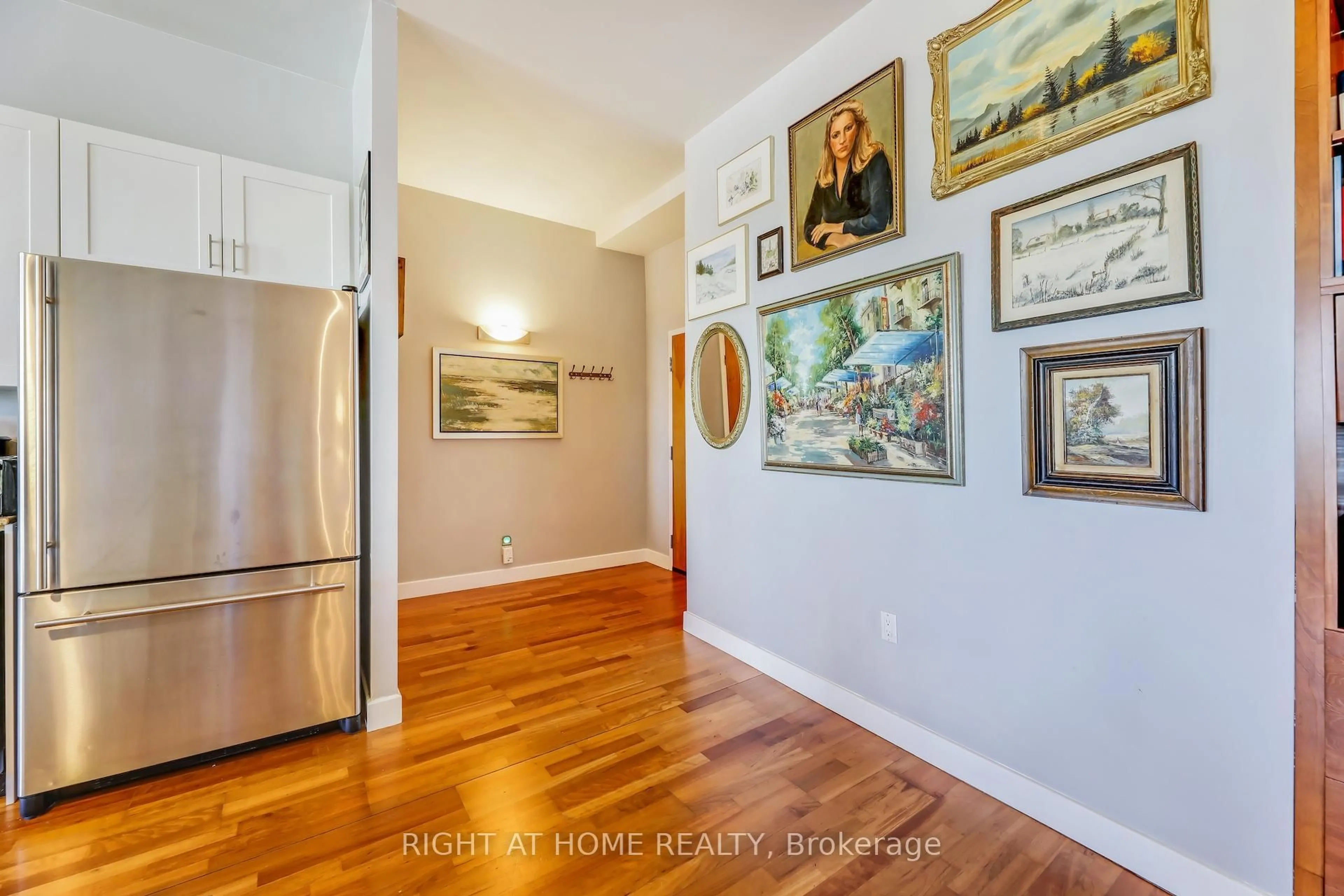 Indoor entryway for 1 St Johns Rd #504, Toronto Ontario M6P 1T7