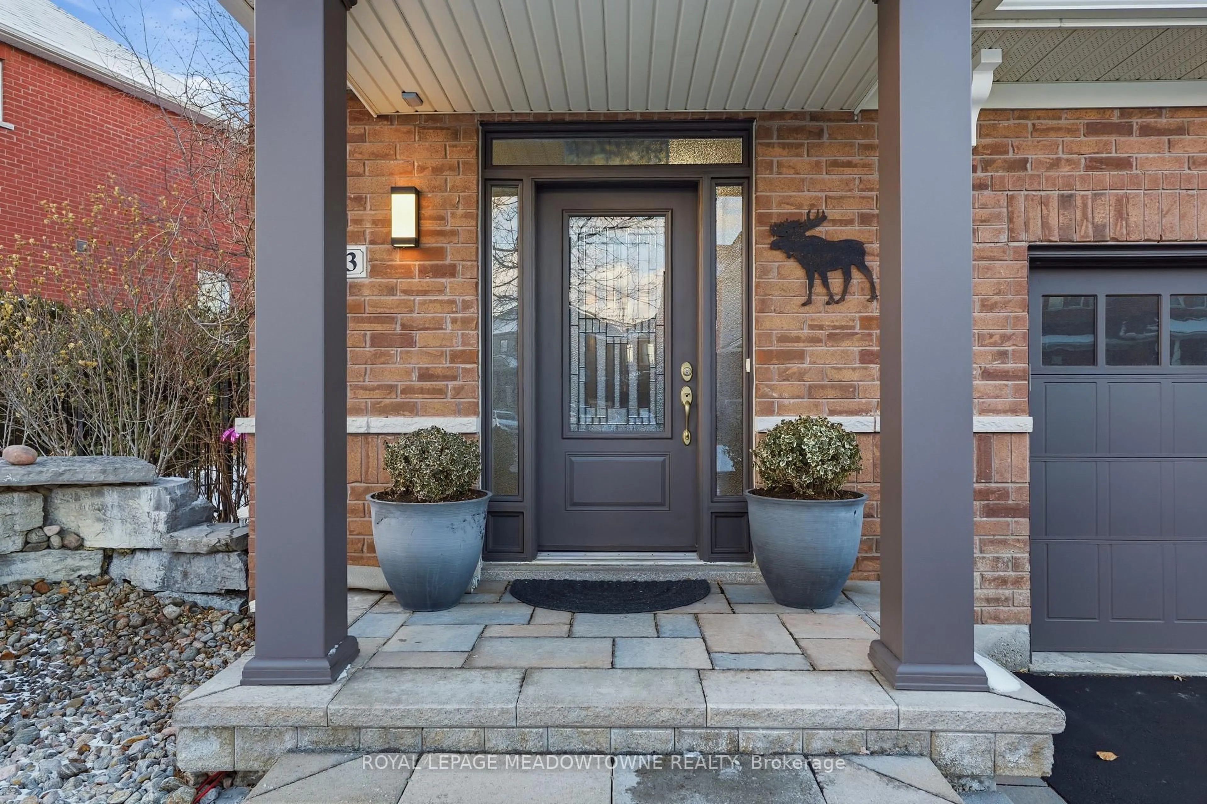 Indoor entryway for 633 Wettlaufer Terr, Milton Ontario L9T 8N1