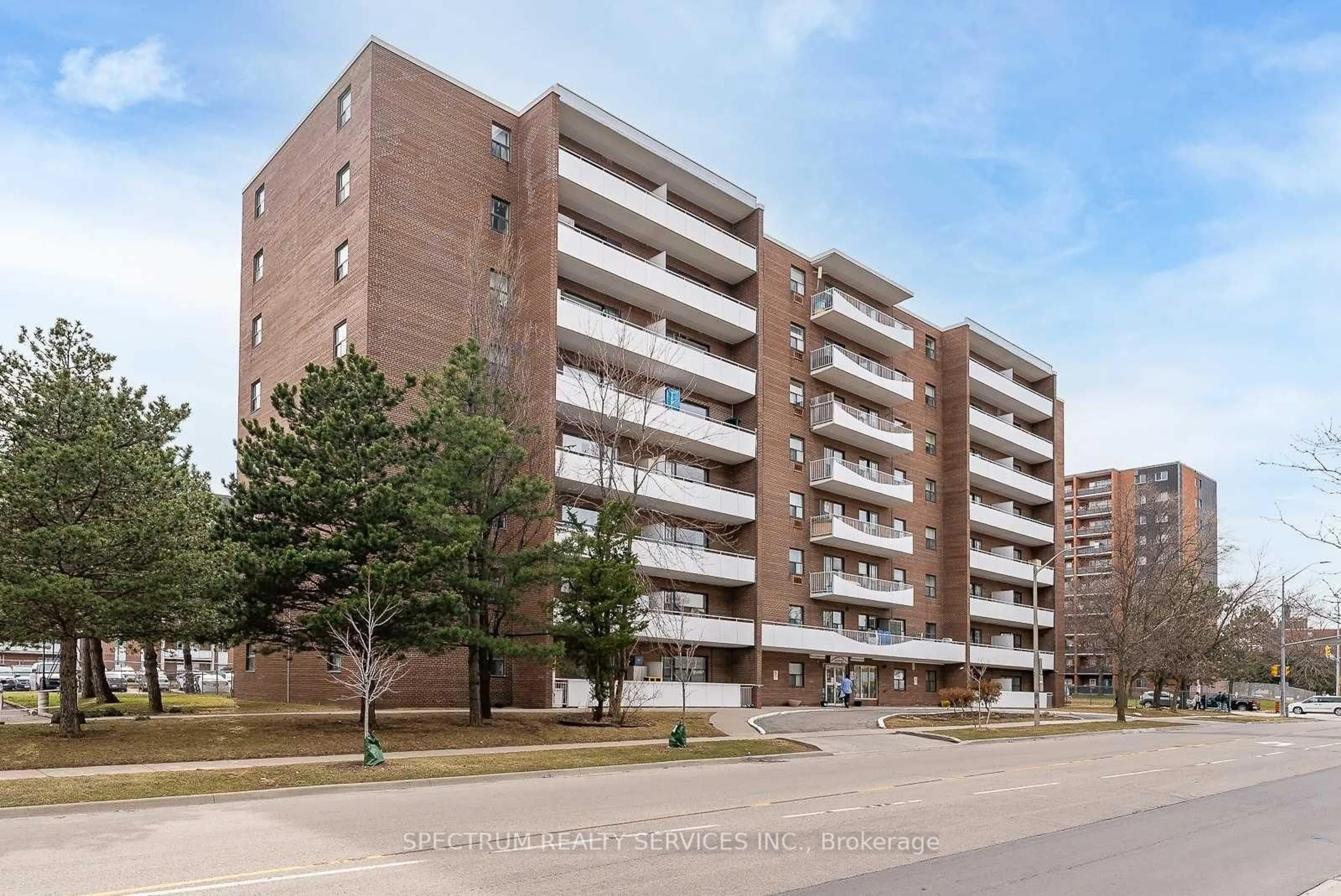 Home with brick exterior material, street for 3320 Fieldgate Dr #808, Mississauga Ontario L4X 2J2