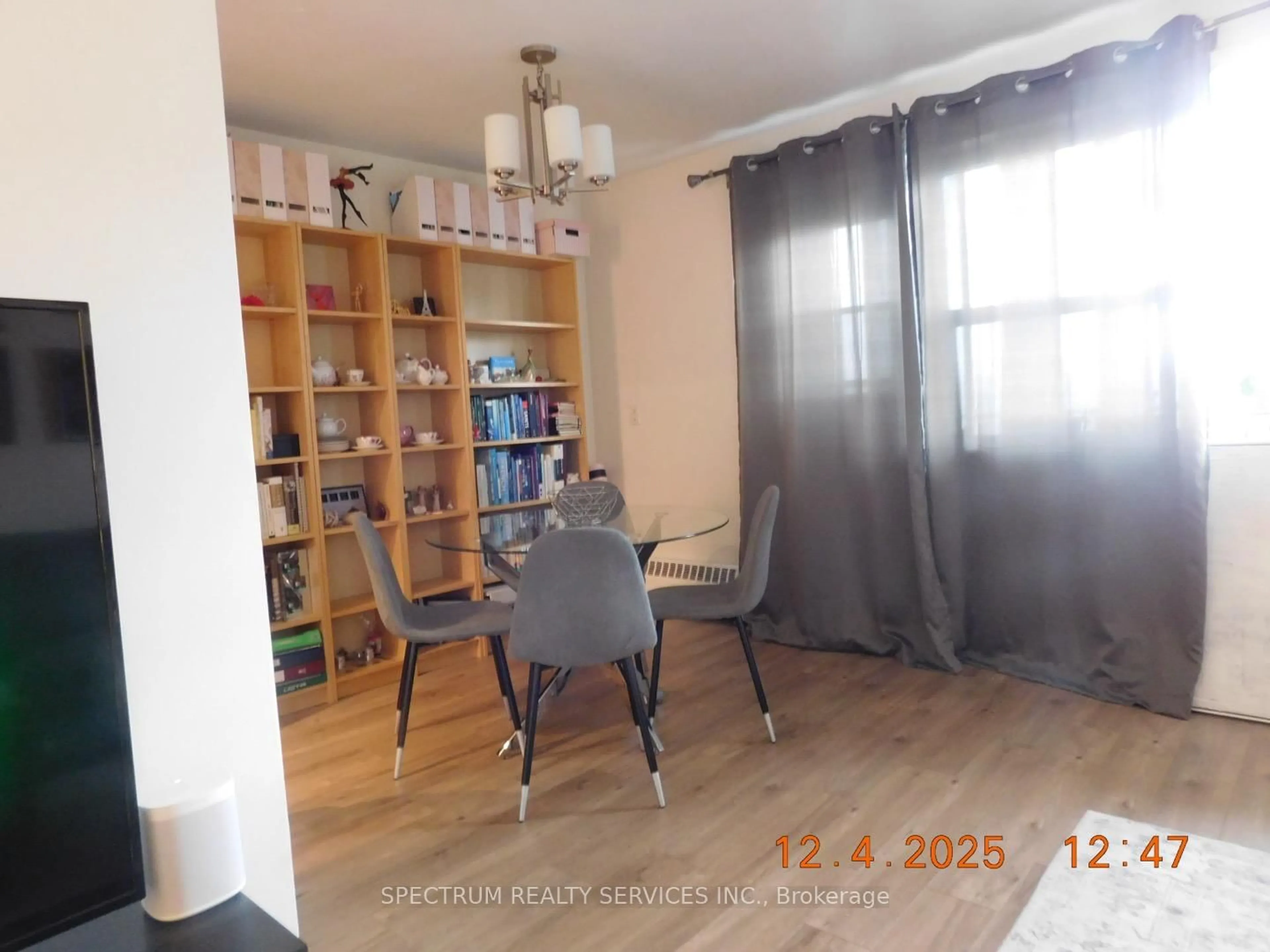 A pic of a room for 3320 Fieldgate Dr #808, Mississauga Ontario L4X 2J2