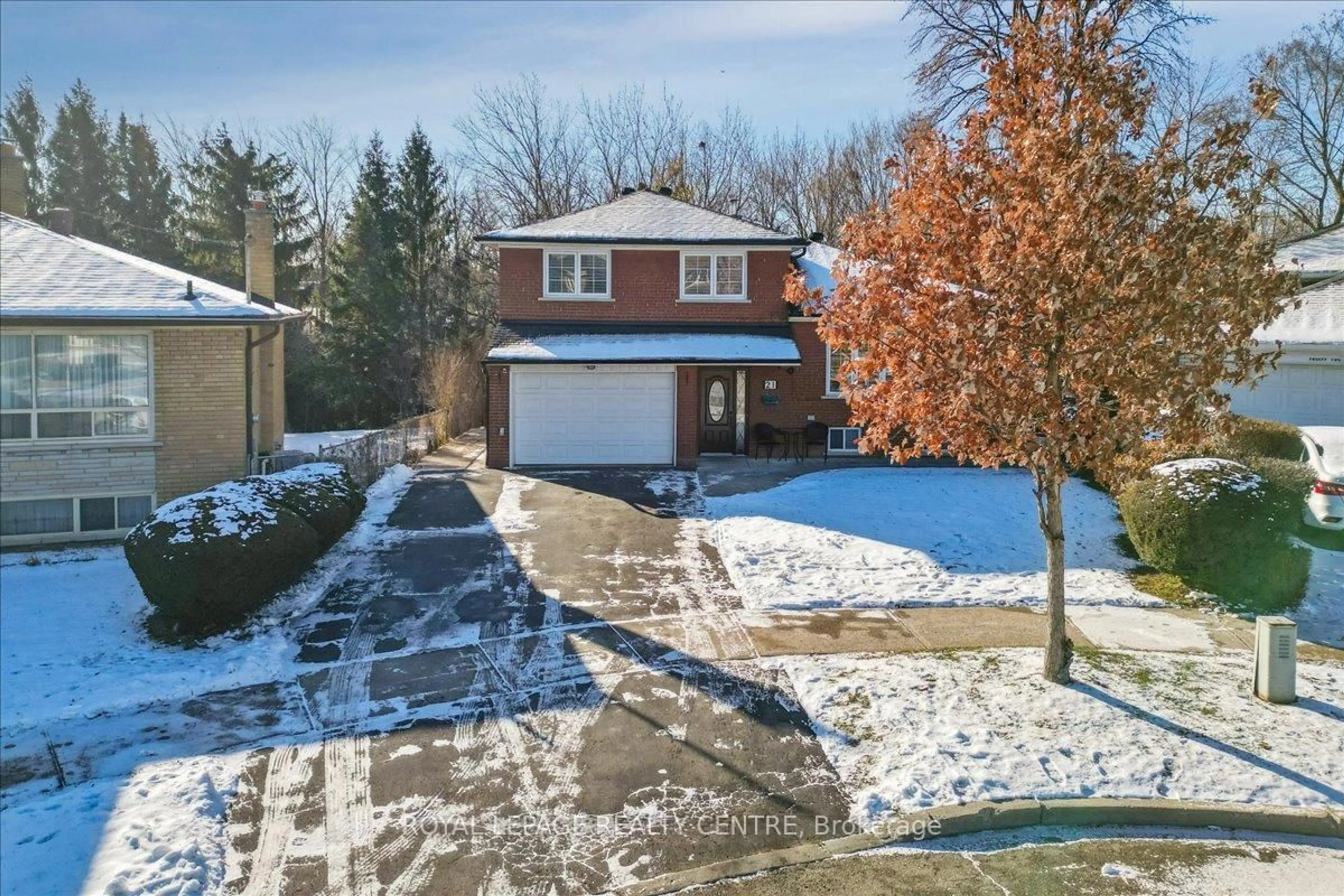 A pic from outside/outdoor area/front of a property/back of a property/a pic from drone, street for 21 Pylon Pl, Toronto Ontario M9W 2P3