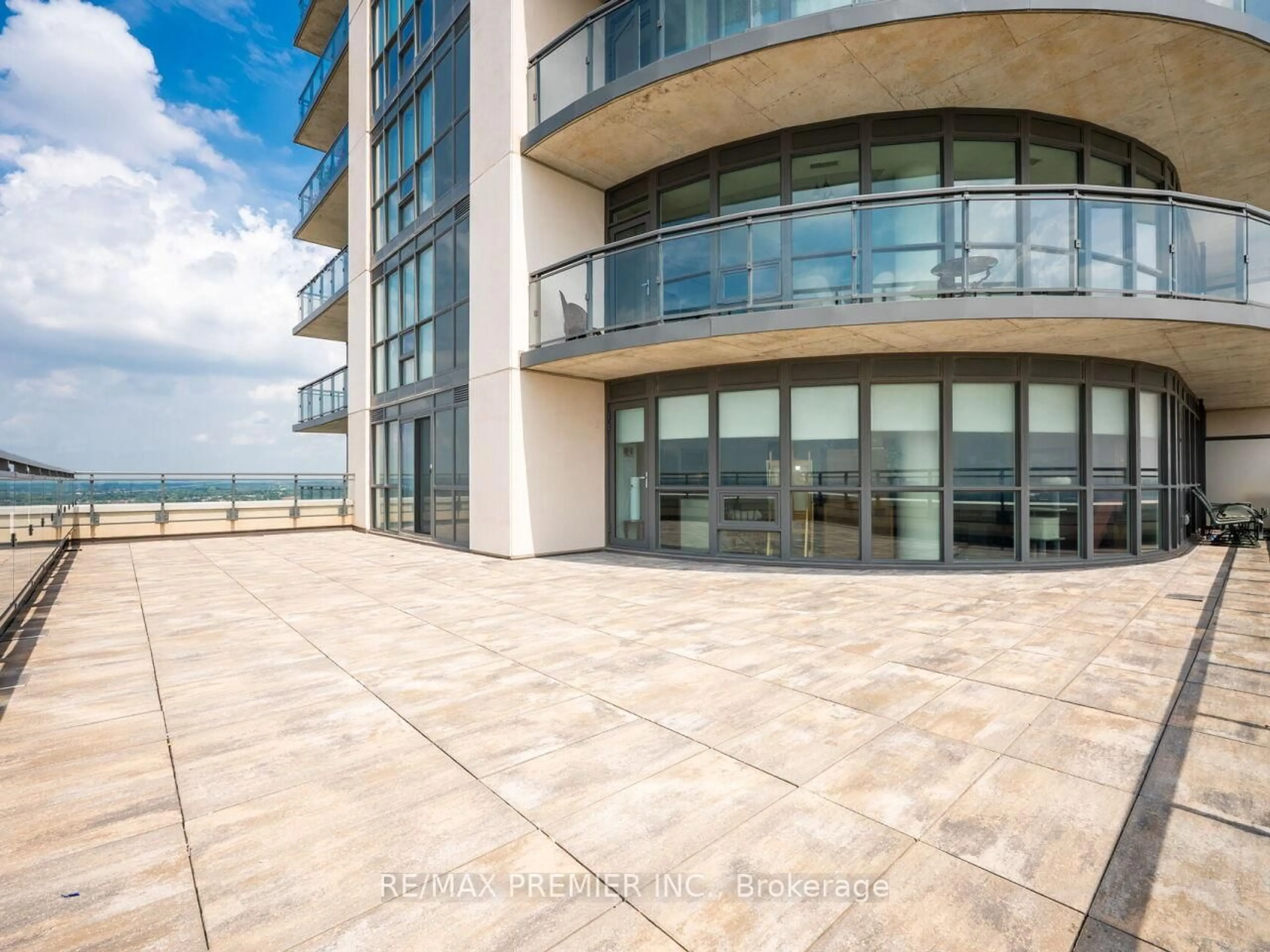 A pic from outside/outdoor area/front of a property/back of a property/a pic from drone, unknown for 15 Lynch St #1805, Brampton Ontario L6W 0C7