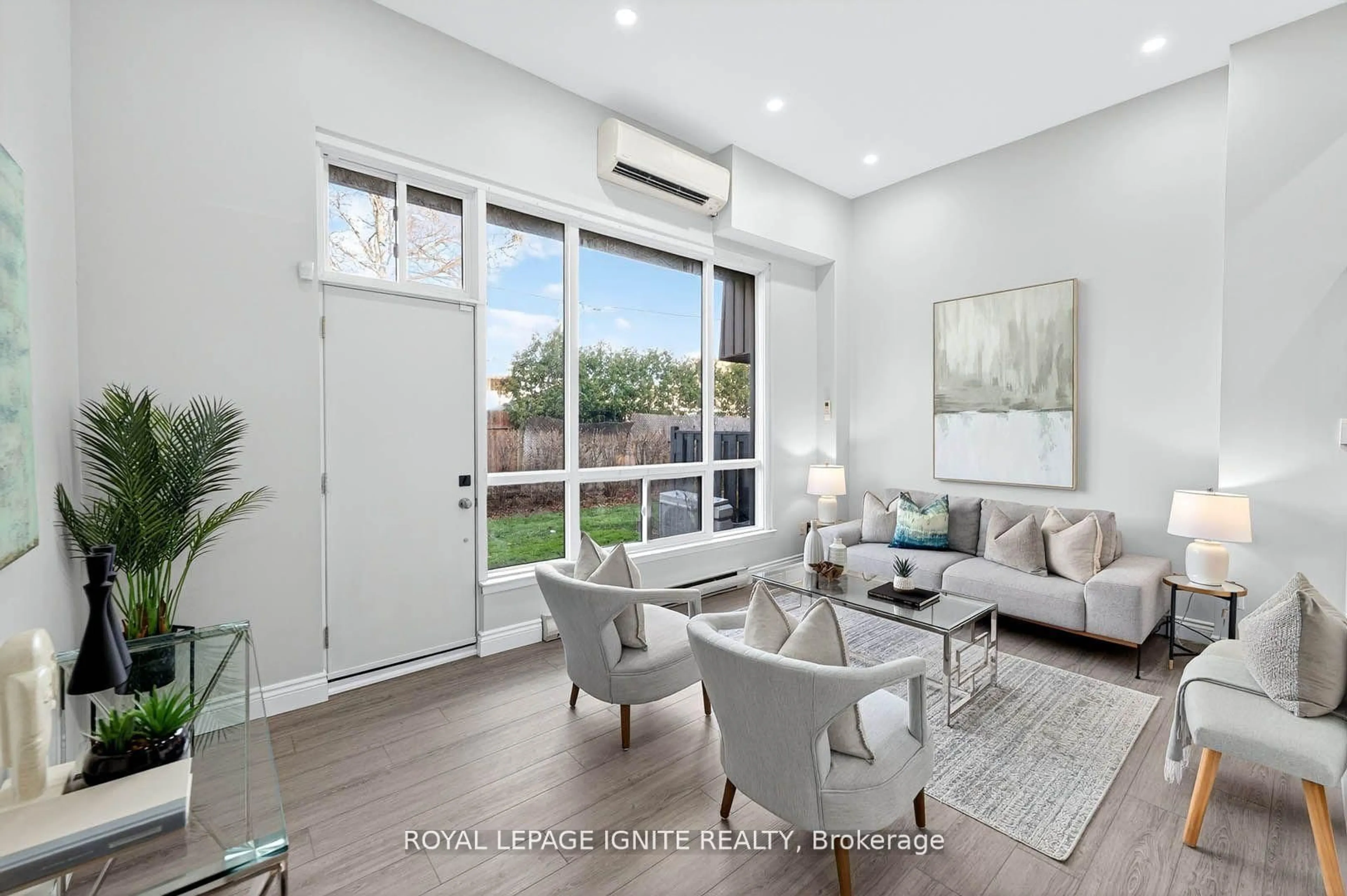 Living room with furniture, unknown for 116 Darras Crt, Brampton Ontario L6T 1W7