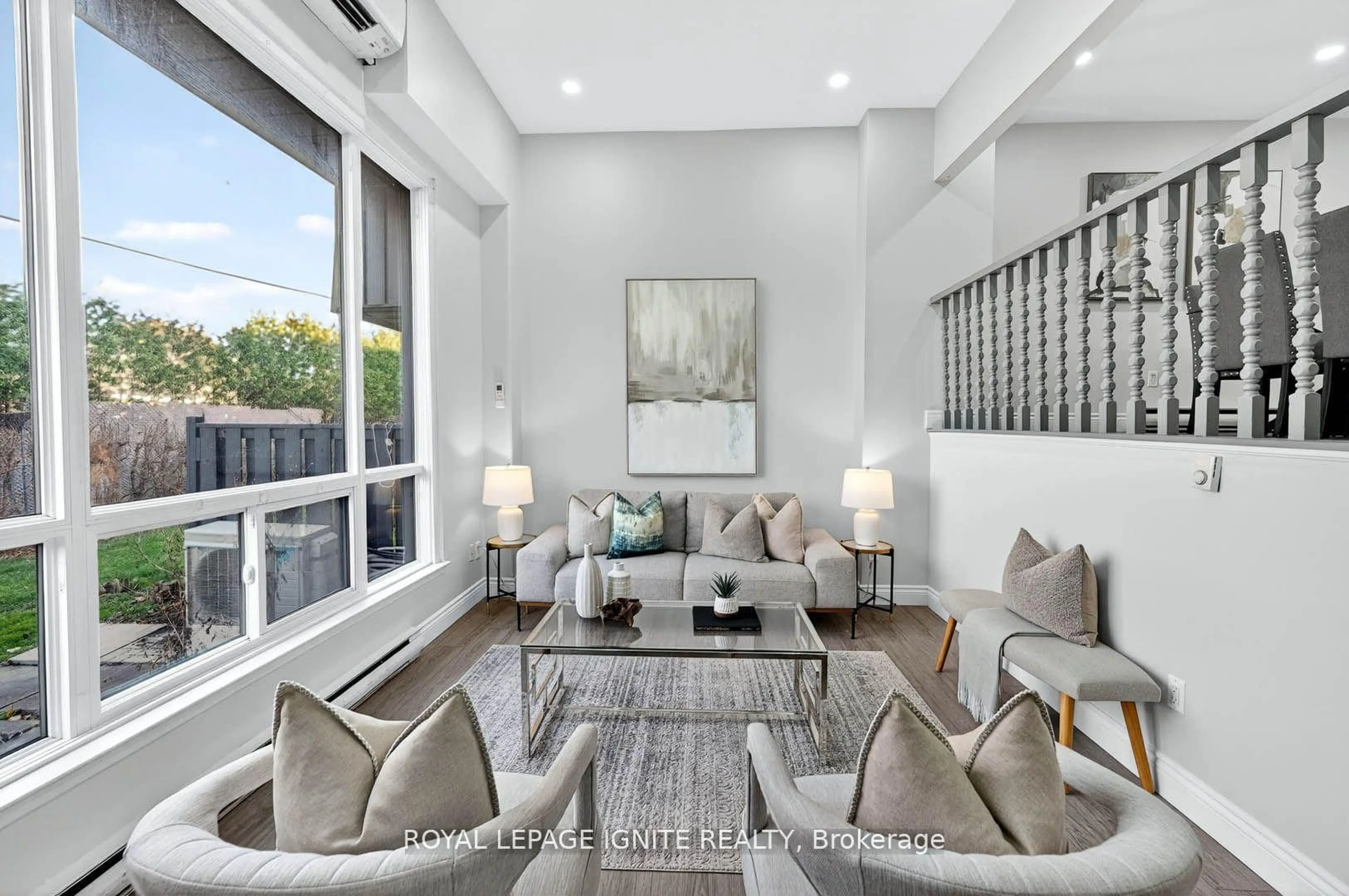 Living room with furniture, unknown for 116 Darras Crt, Brampton Ontario L6T 1W7