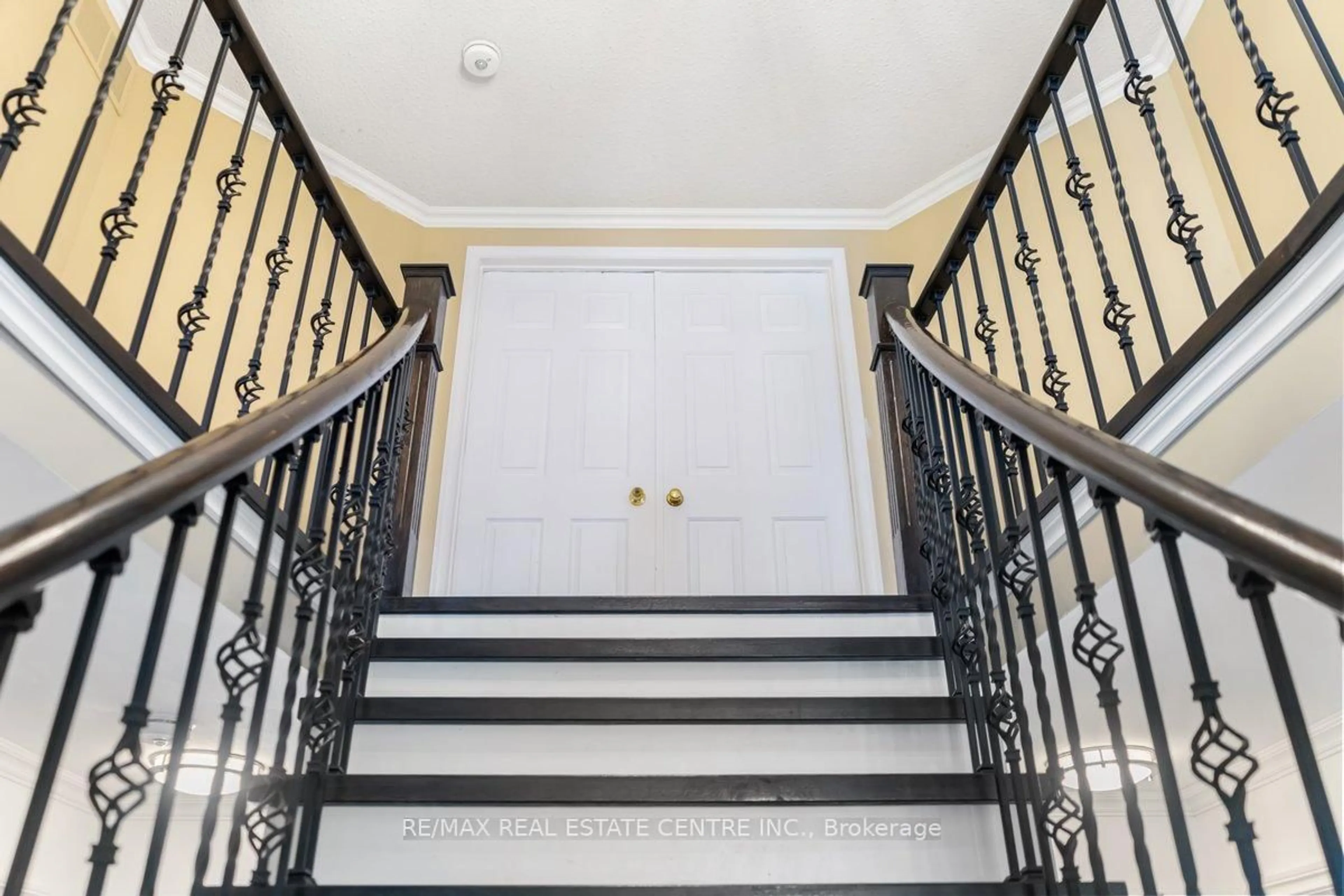Stairs for 48 Howell St, Brampton Ontario L6Y 3H8