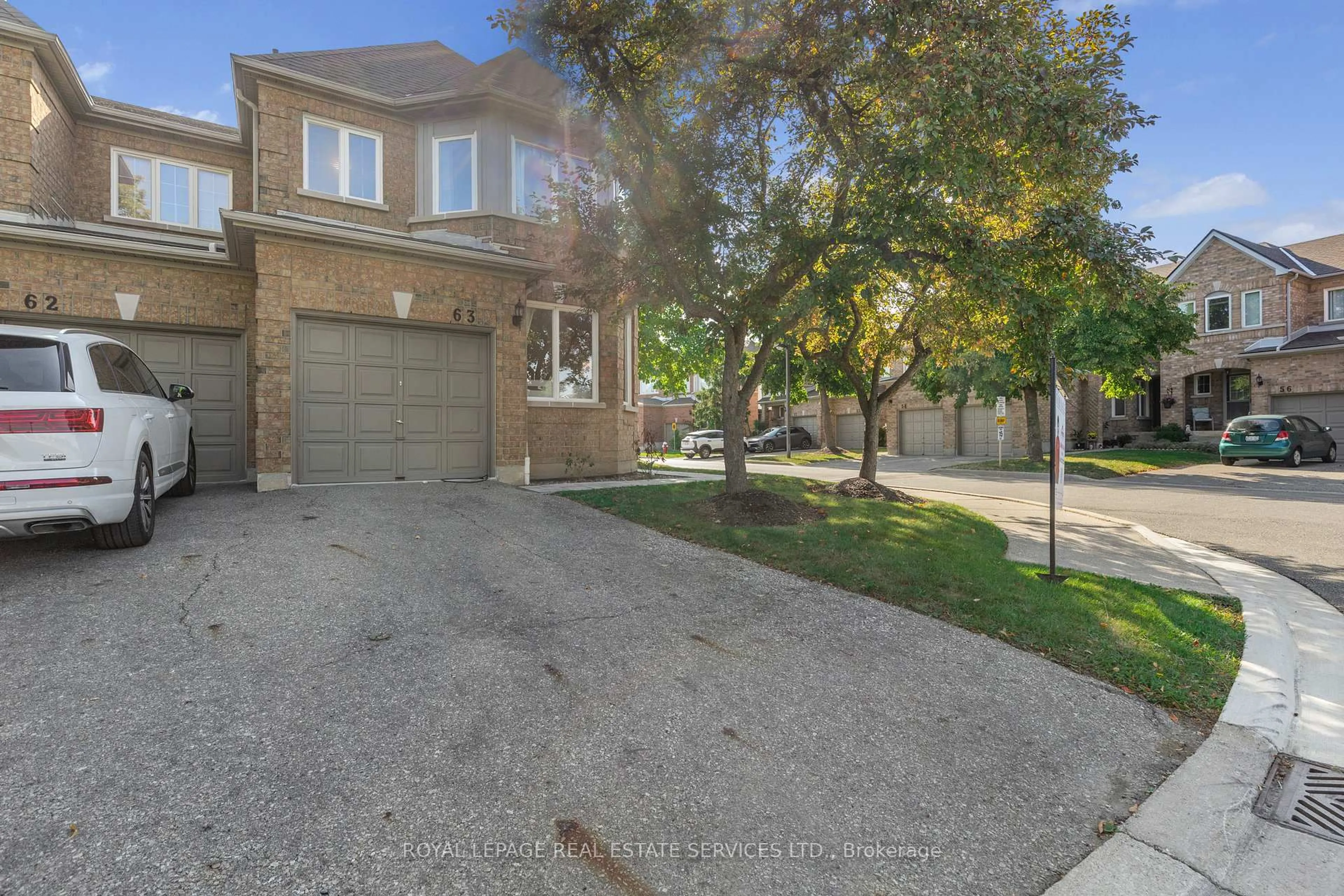 A pic from outside/outdoor area/front of a property/back of a property/a pic from drone, street for 5230 Glen Erin Dr #63, Mississauga Ontario L5M 5Z7