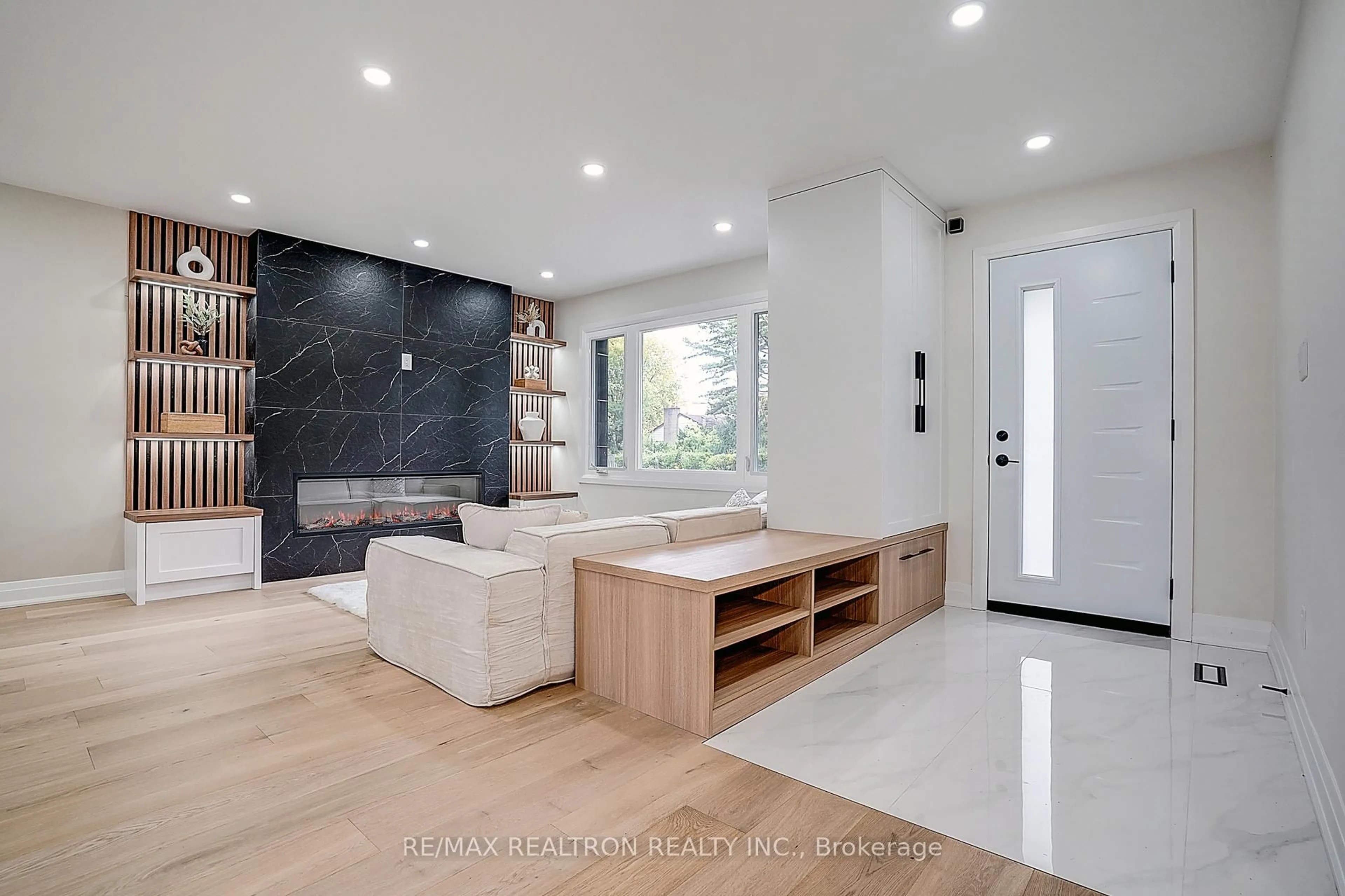 Contemporary bathroom, ceramic/tile floor for 163 Maurice Dr, Oakville Ontario L6K 2W8