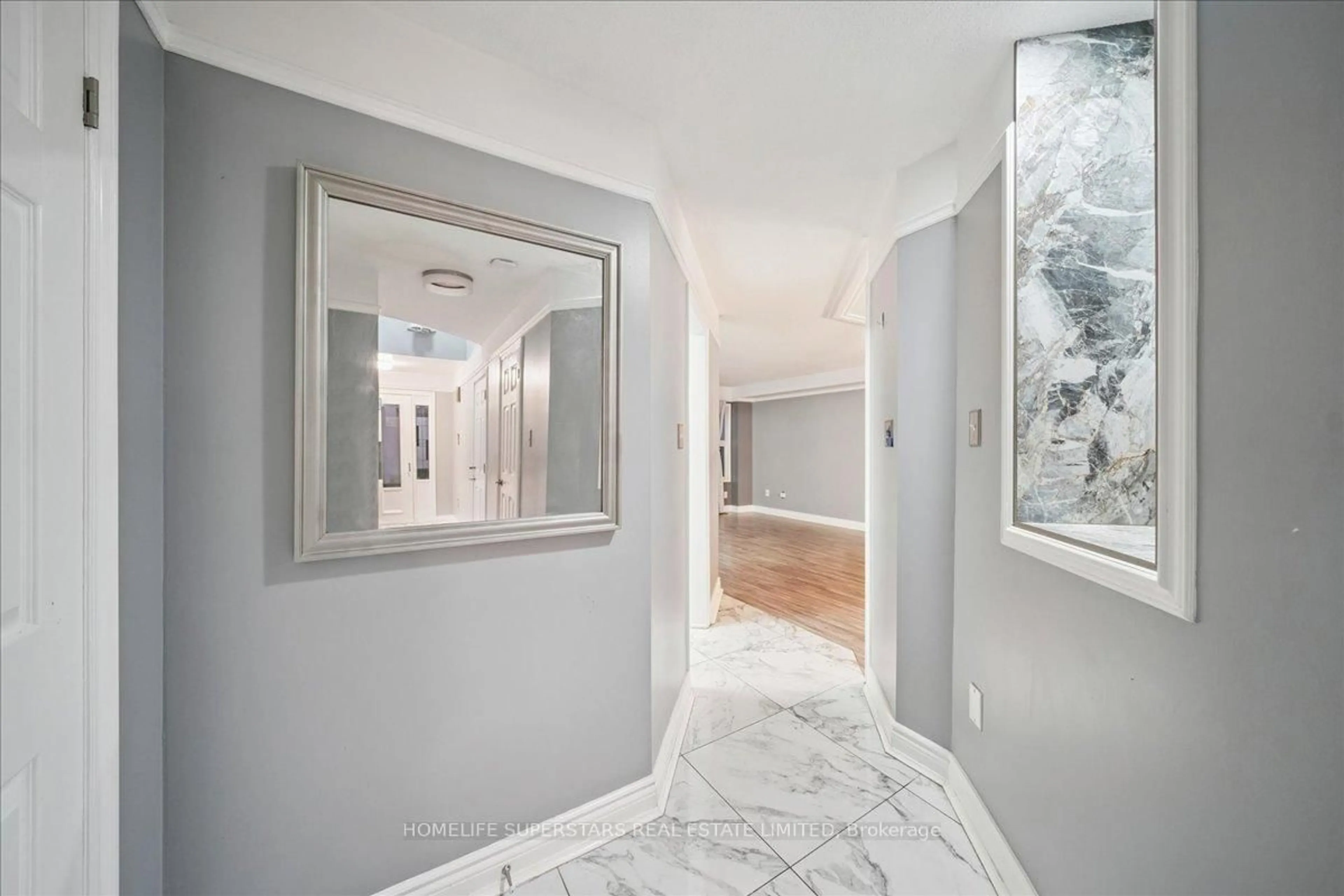 Indoor entryway for 4806 Rosebush Rd, Mississauga Ontario L5M 5N1