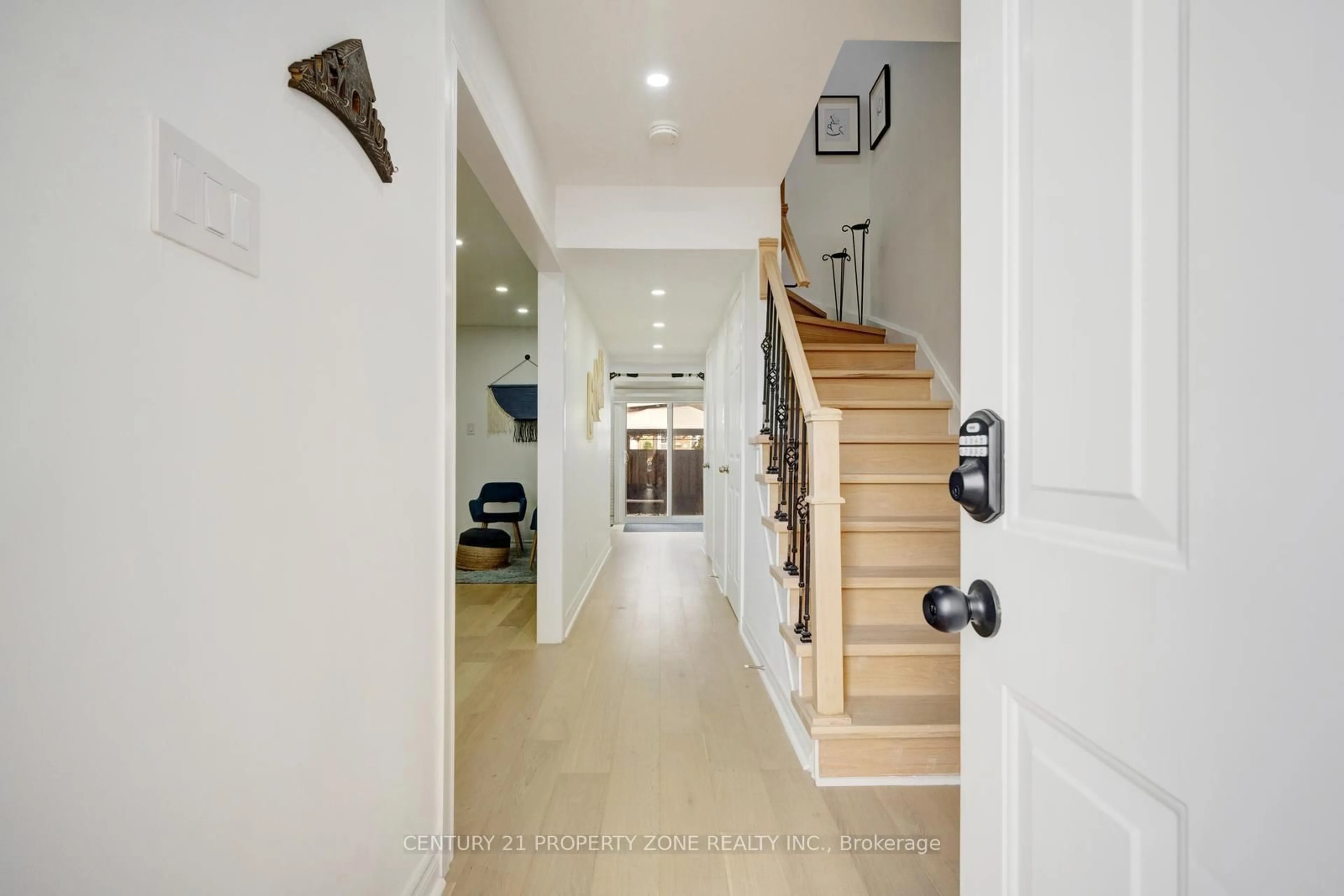 Indoor entryway for 1020 CENTRAL PARK Dr #36, Brampton Ontario L6S 3J5