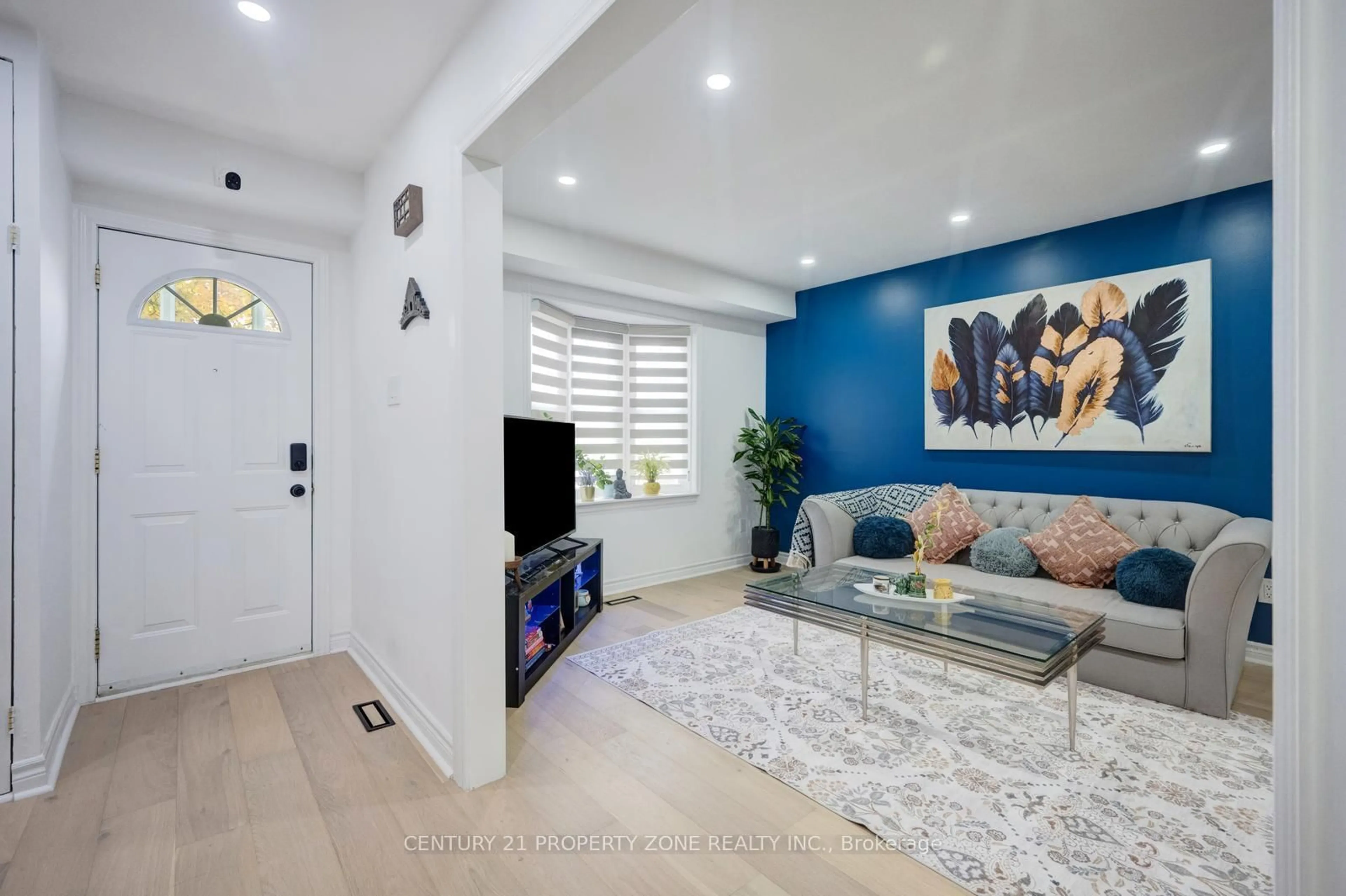 Living room with furniture, unknown for 1020 CENTRAL PARK Dr #36, Brampton Ontario L6S 3J5