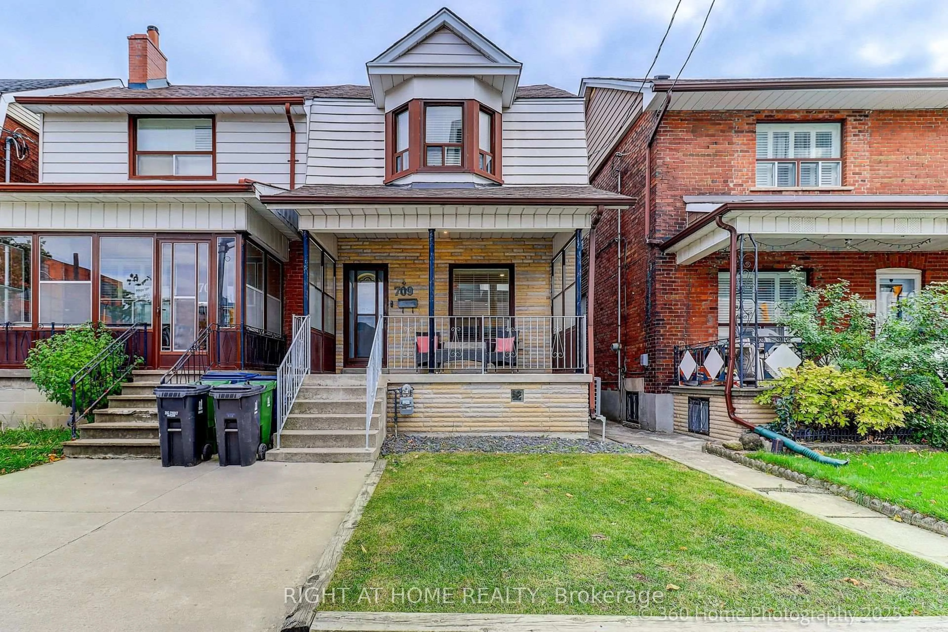 Home with brick exterior material, street for 709 Dupont St, Toronto Ontario M6G 1Z5