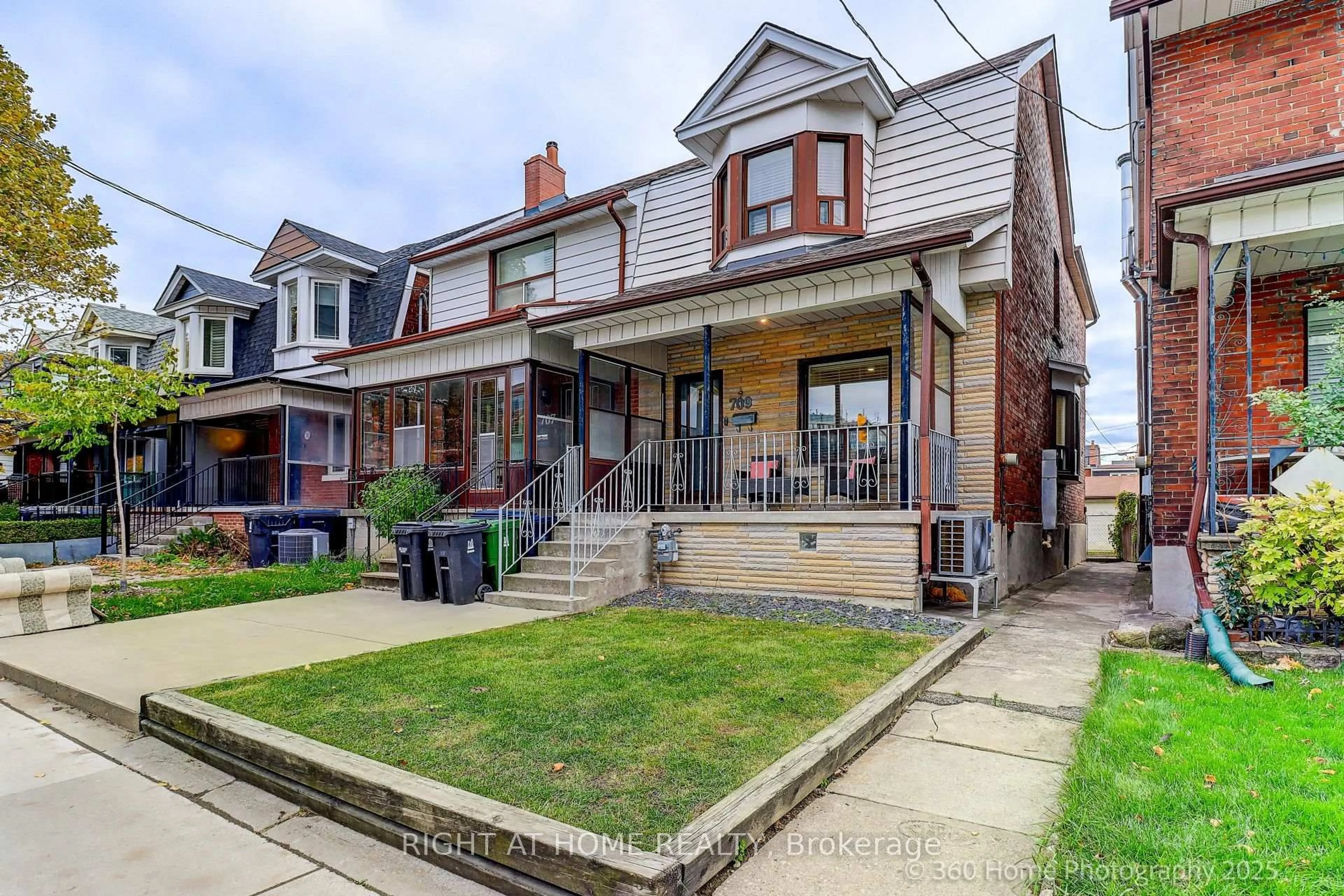Home with brick exterior material, street for 709 Dupont St, Toronto Ontario M6G 1Z5